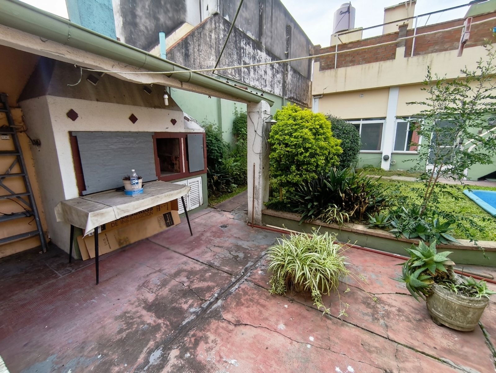 Hermosa Casa en Planta Baja con Pileta, y Apto Crédito en Nazar 1639, Aldo Bonzi — foto 10