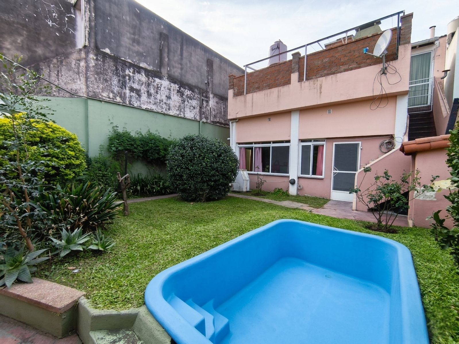 Hermosa Casa en Planta Baja con Pileta, y Apto Crédito en Nazar 1639, Aldo Bonzi — foto 11