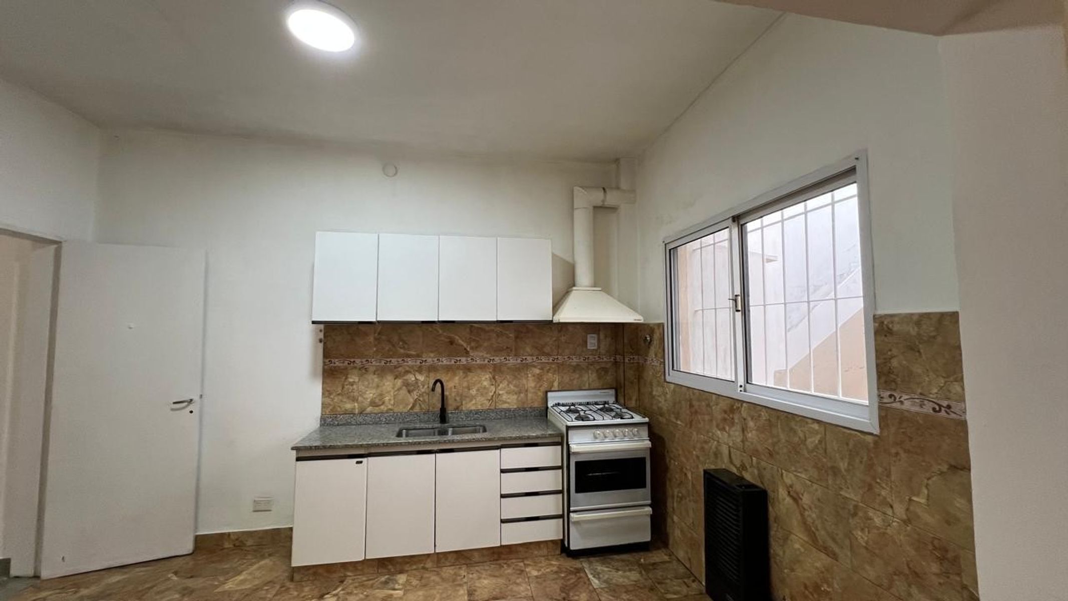 Excelente propiedad de 2 dormitorios en Aldo Bonzi — foto 4