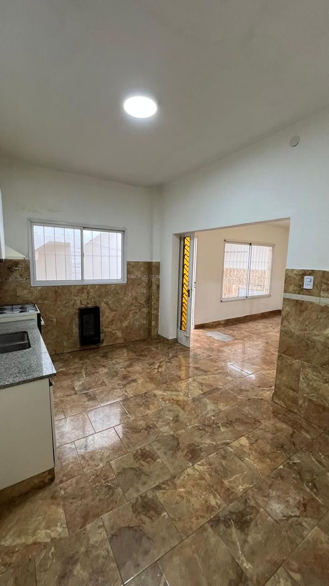 Excelente propiedad de 2 dormitorios en Aldo Bonzi — foto 5