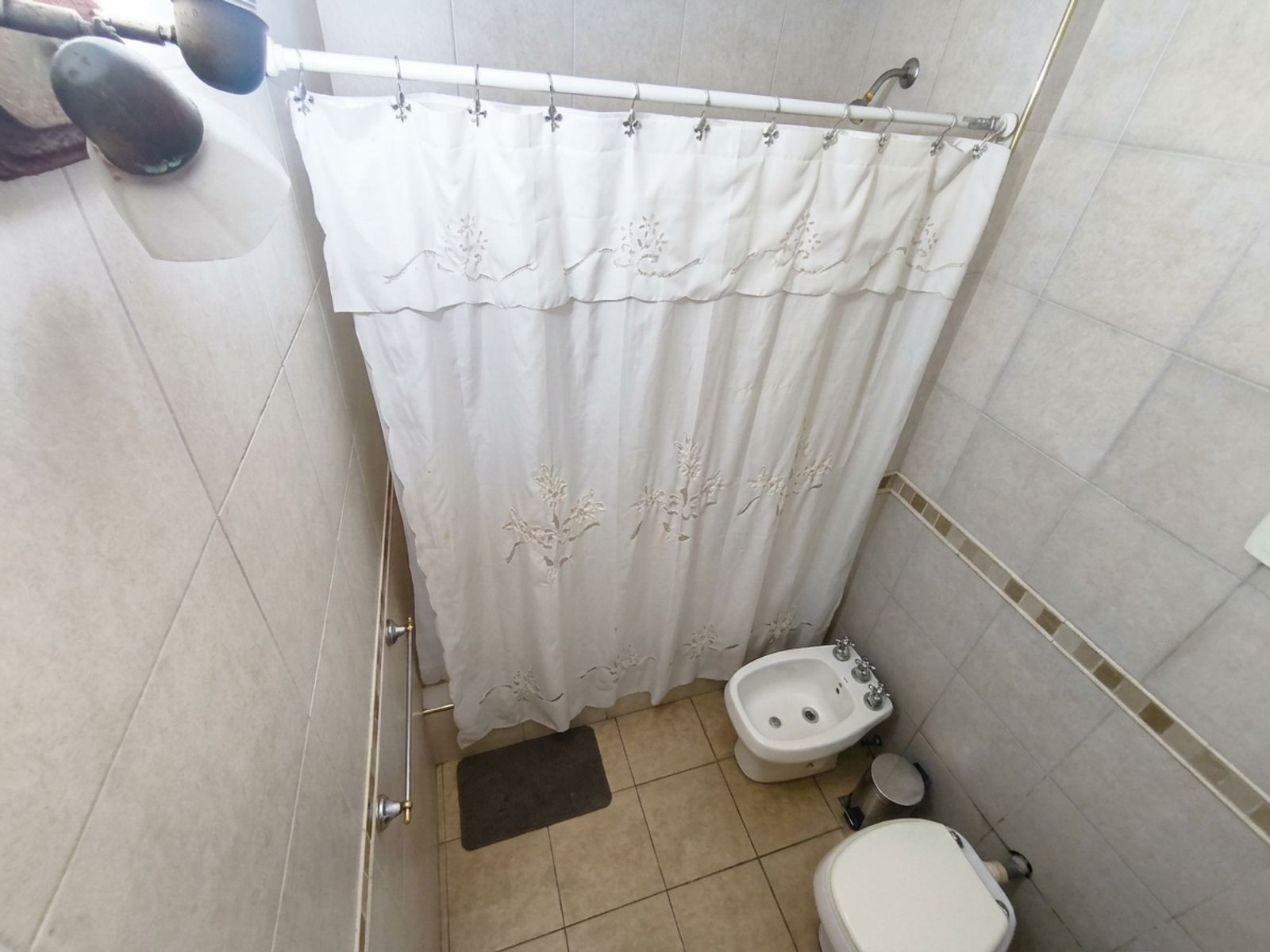 Espectacular Propiedad de Categoría con Jardín Interno y Monoambiente en Aldo Bonzi — foto 8