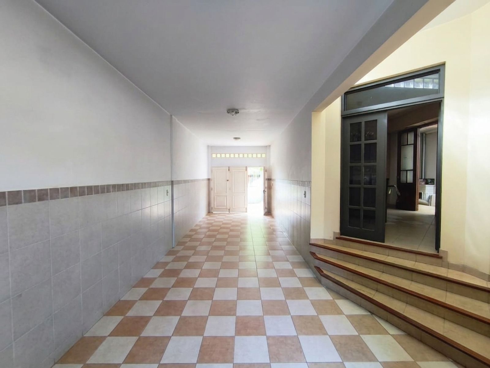 Espectacular Propiedad de Categoría con Jardín Interno y Monoambiente en Aldo Bonzi - 17