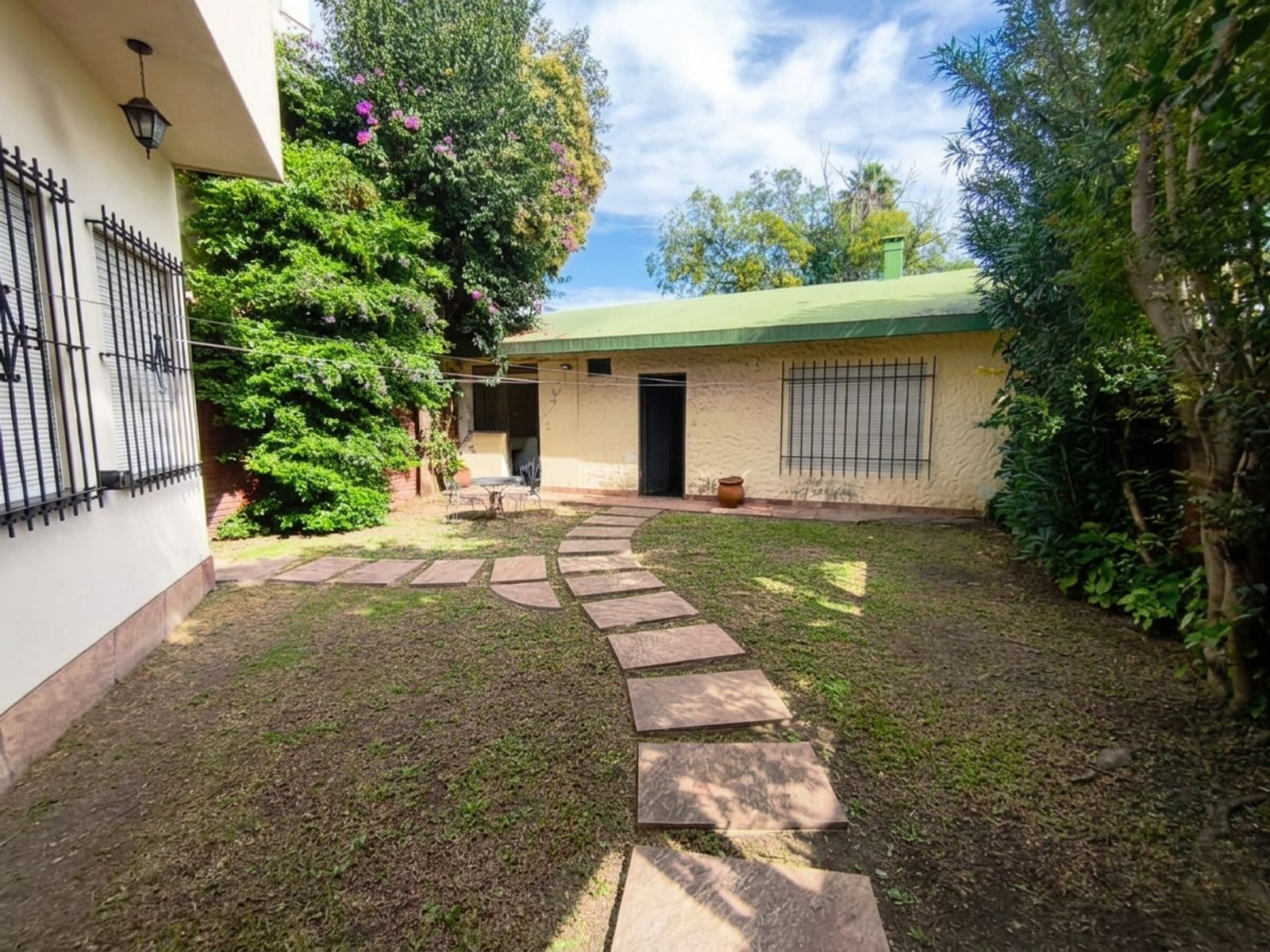 Espectacular Propiedad de Categoría con Jardín Interno y Monoambiente en Aldo Bonzi - 18