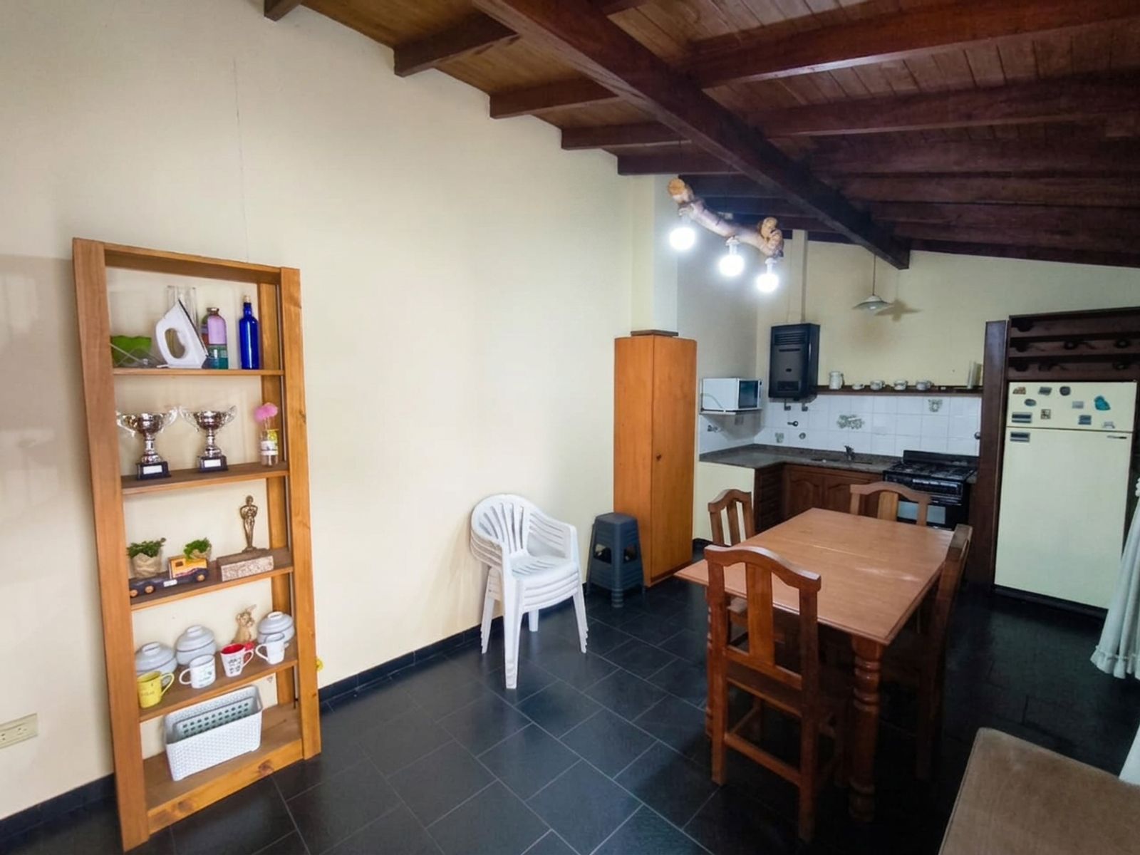 Espectacular Propiedad de Categoría con Jardín Interno y Monoambiente en Aldo Bonzi - 20