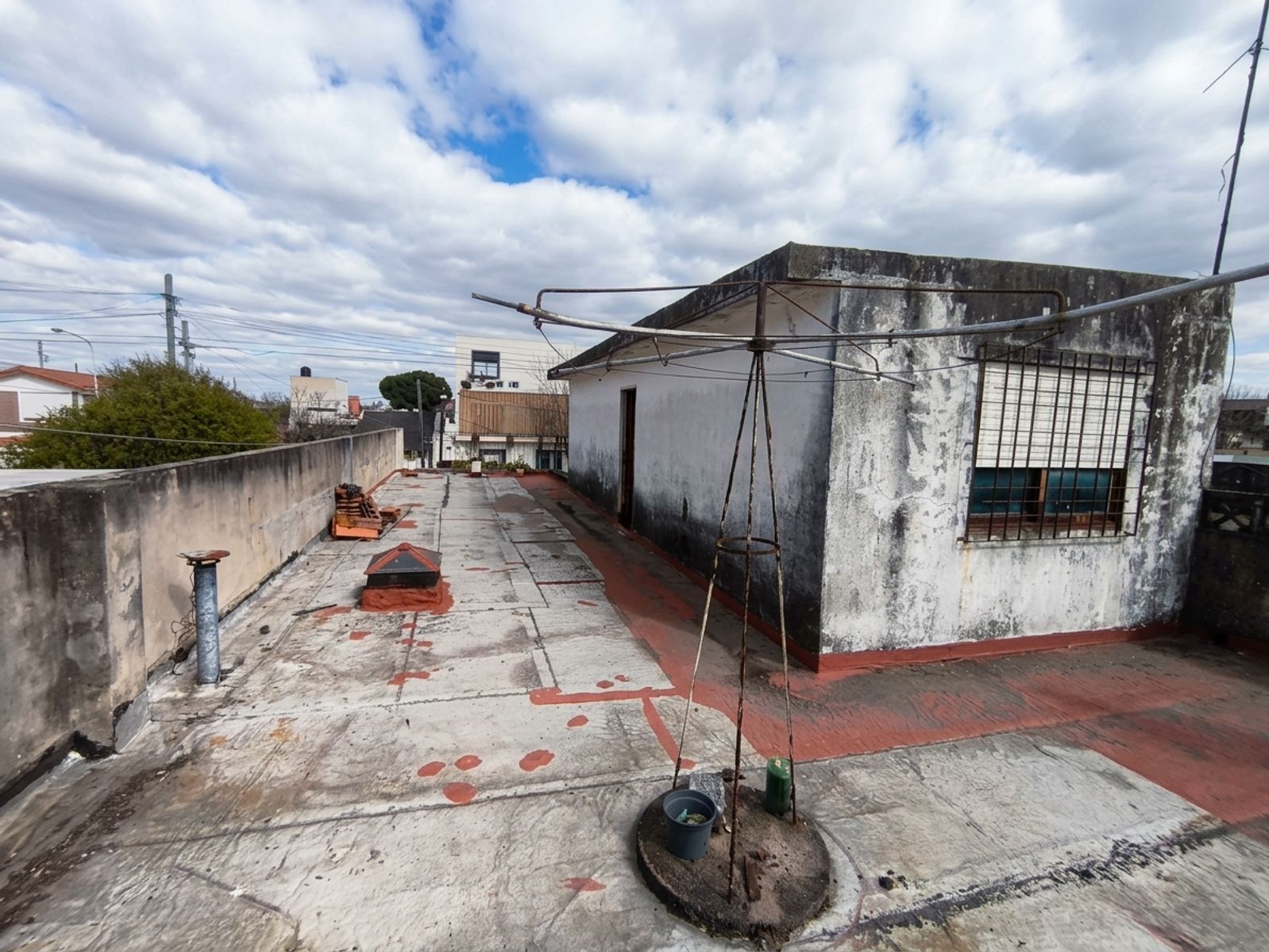 Propiedad Multifamiliar con Dos Viviendas, Terrazas y Patio con Parrilla — foto 11