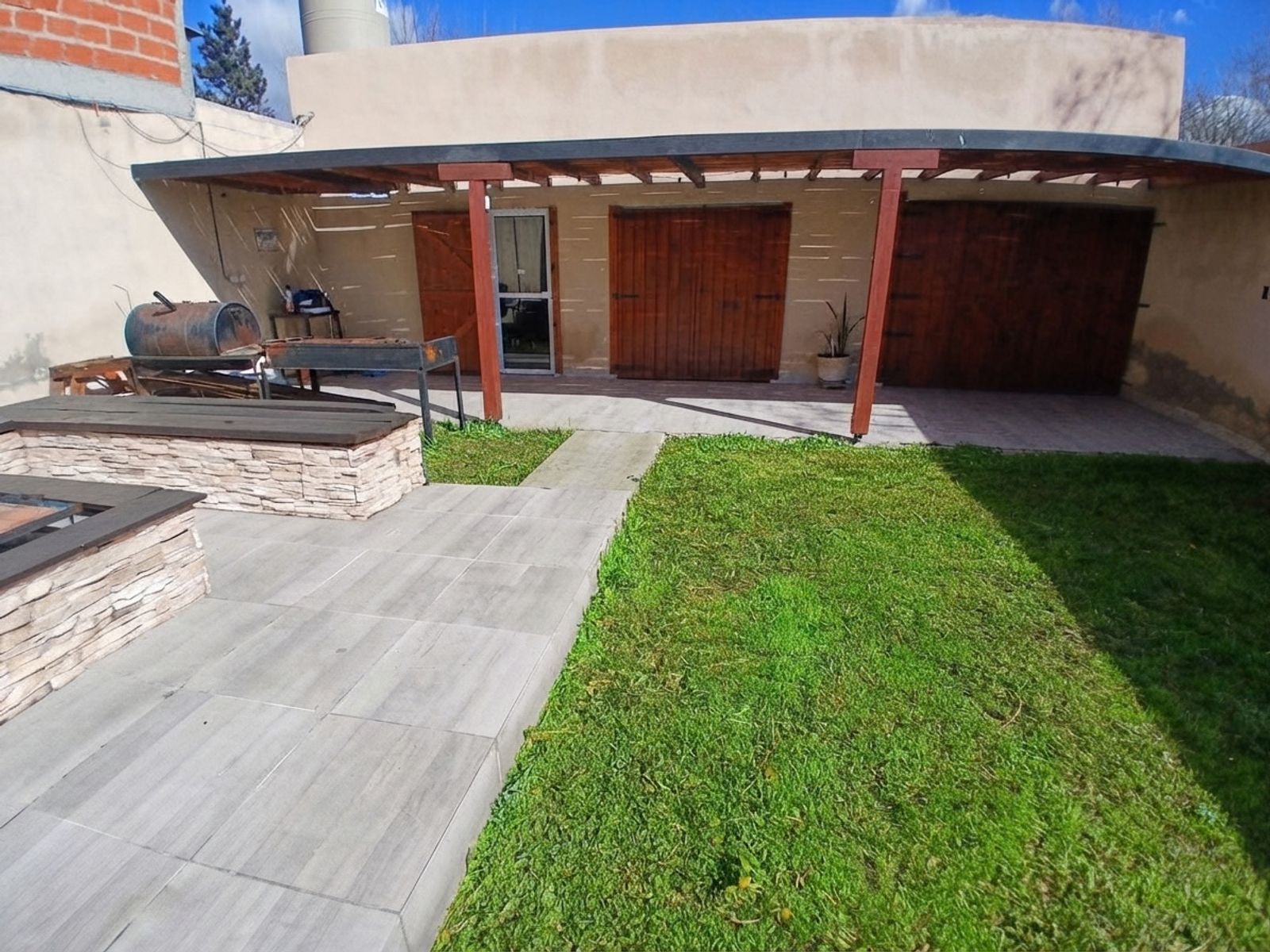 Hermosa Casa Quinta con Gran Quincho, Piscina y Parque en Hernandarias 6144, 9 de Abril - 3