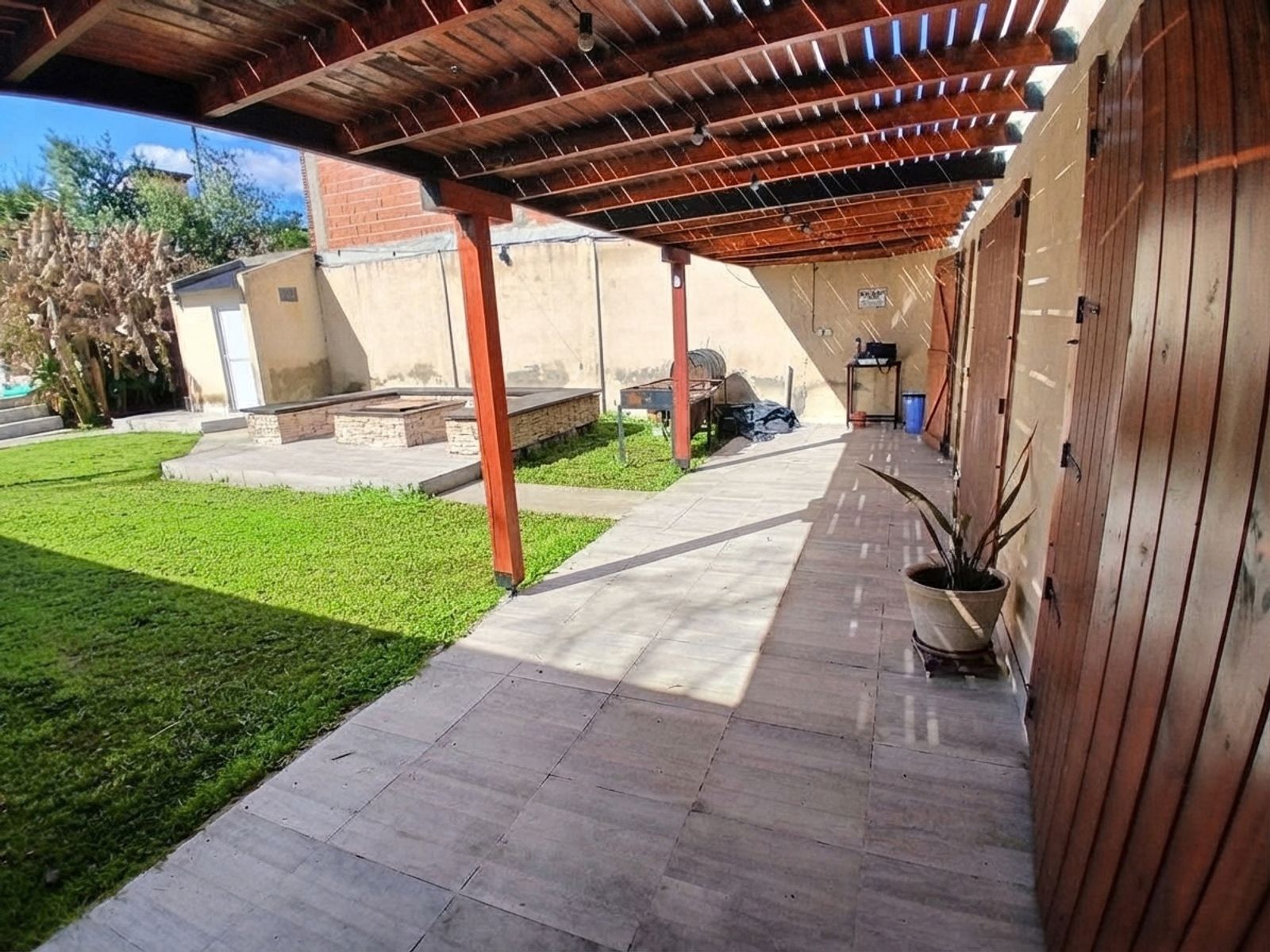 Hermosa Casa Quinta con Gran Quincho, Piscina y Parque en Hernandarias 6144, 9 de Abril - 4