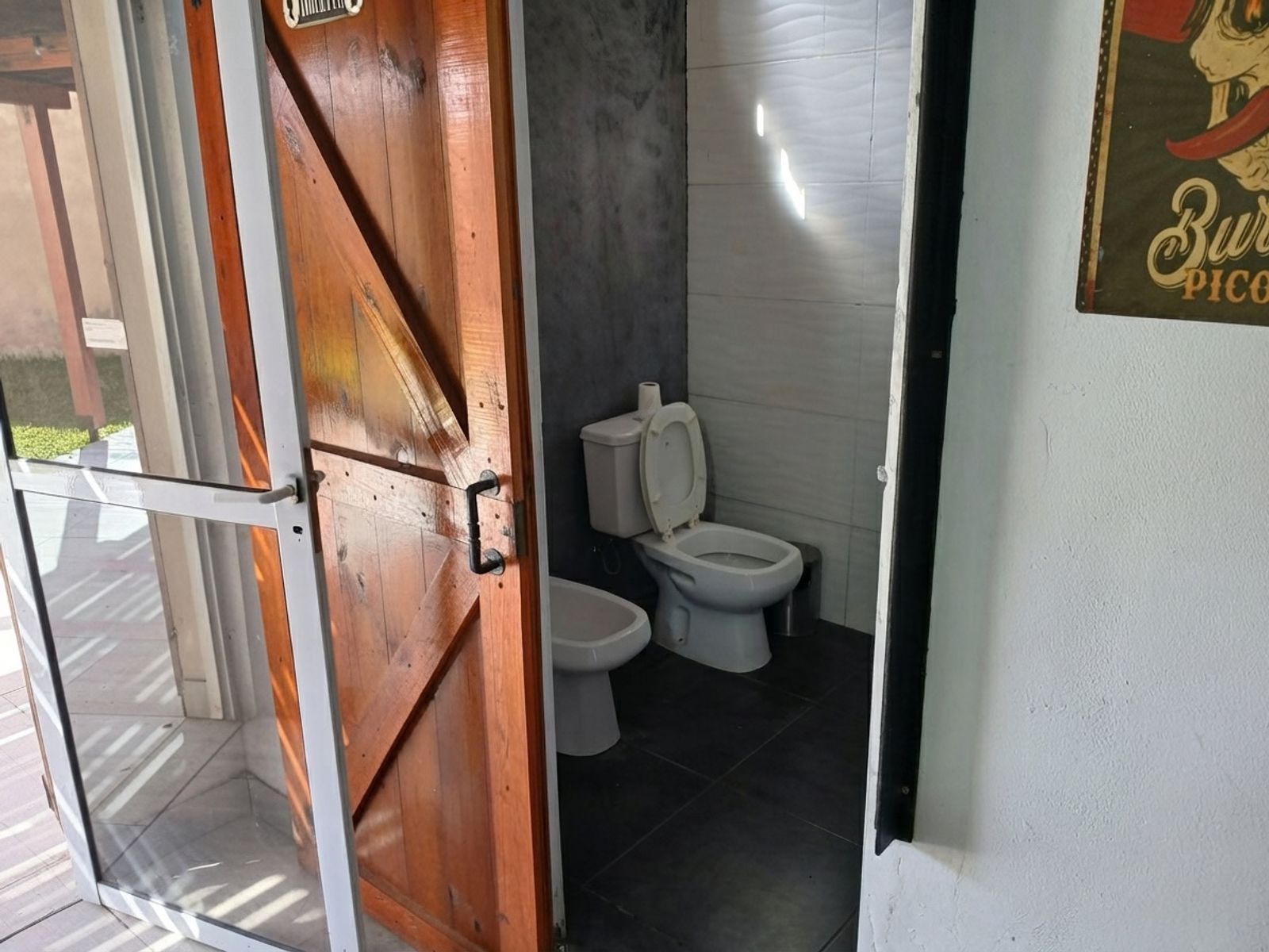 Hermosa Casa Quinta con Gran Quincho, Piscina y Parque en Hernandarias 6144, 9 de Abril - 7
