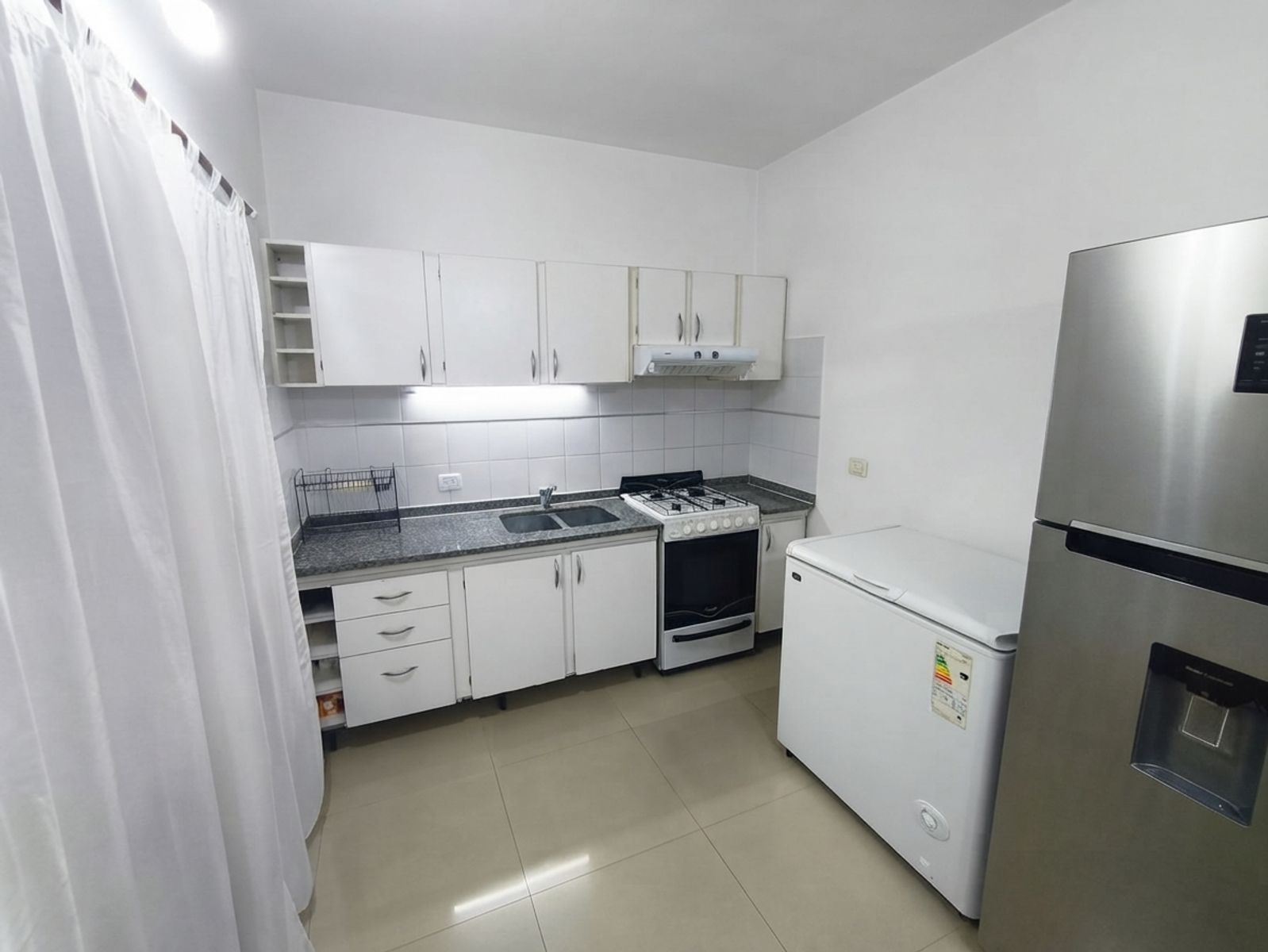 OPORTUNIDAD Hermoso e Impecable Dúplex de Dos Habitaciones con Vestidor, Patio y Garaje en La Gaviota 20 B, Ciudad Evita — foto 5