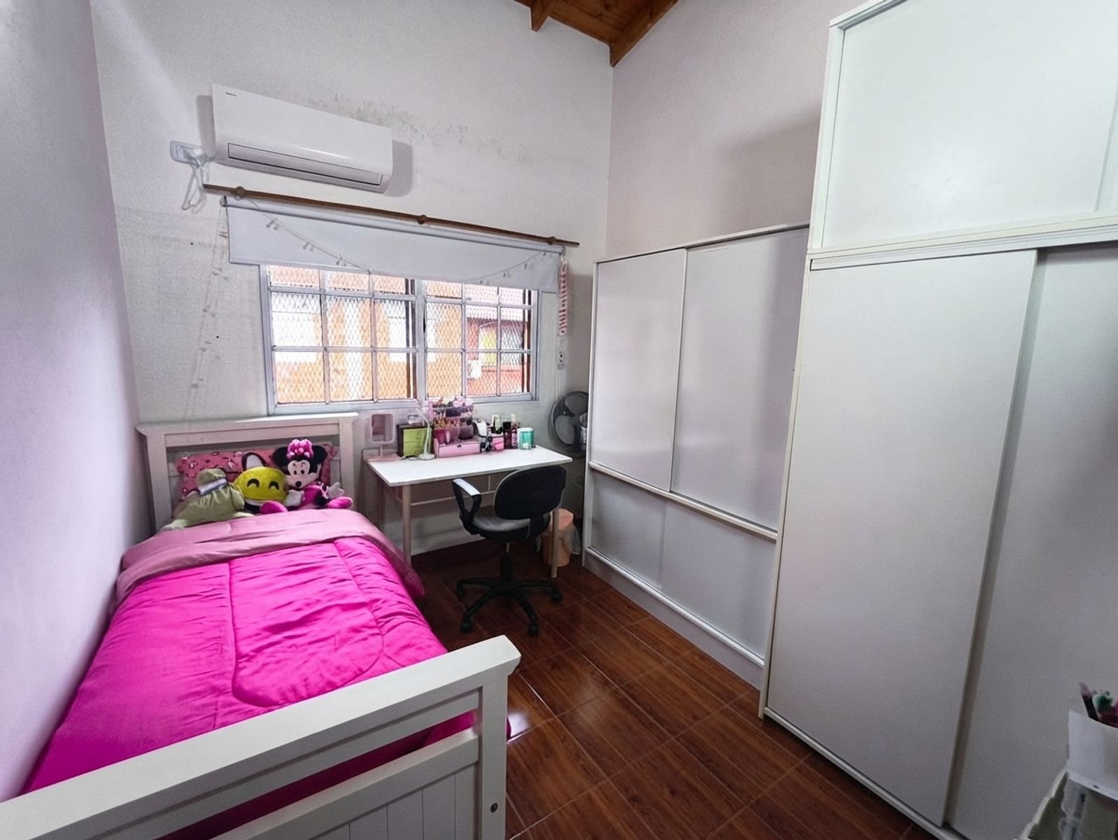 OPORTUNIDAD Hermoso e Impecable Dúplex de Dos Habitaciones con Vestidor, Patio y Garaje en La Gaviota 20 B, Ciudad Evita — foto 8