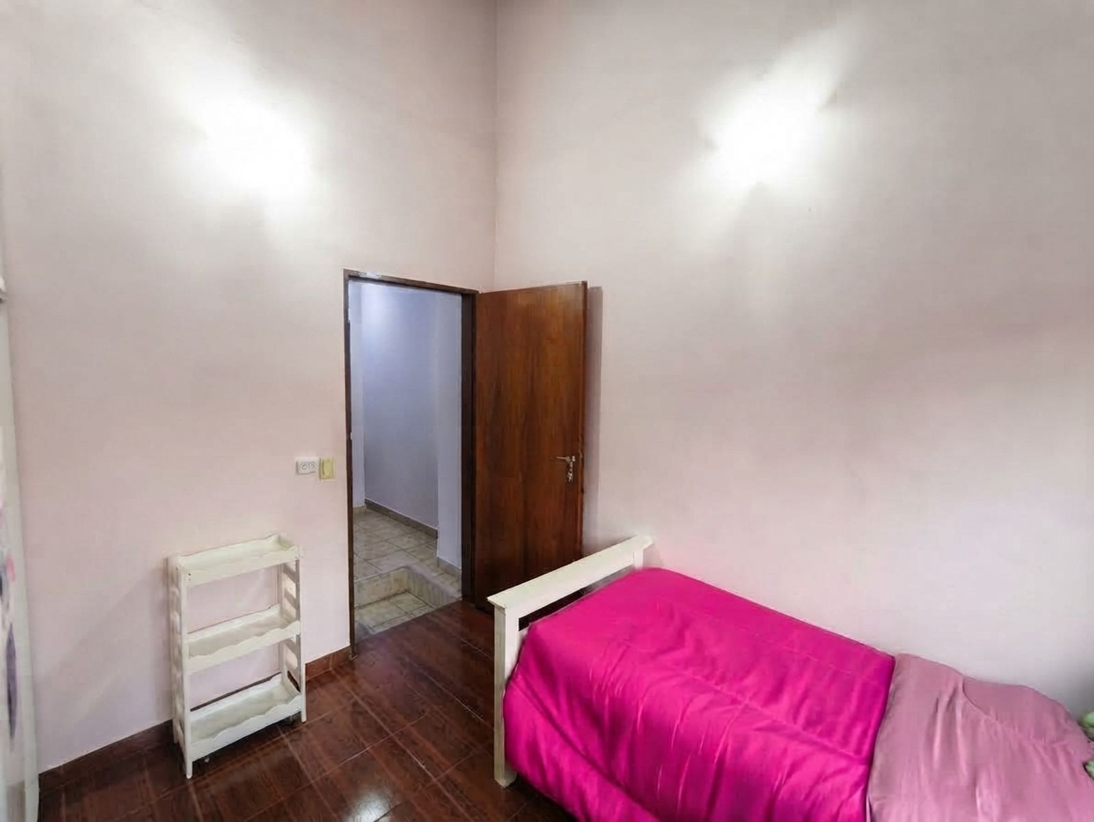 OPORTUNIDAD Hermoso e Impecable Dúplex de Dos Habitaciones con Vestidor, Patio y Garaje en La Gaviota 20 B, Ciudad Evita — foto 9