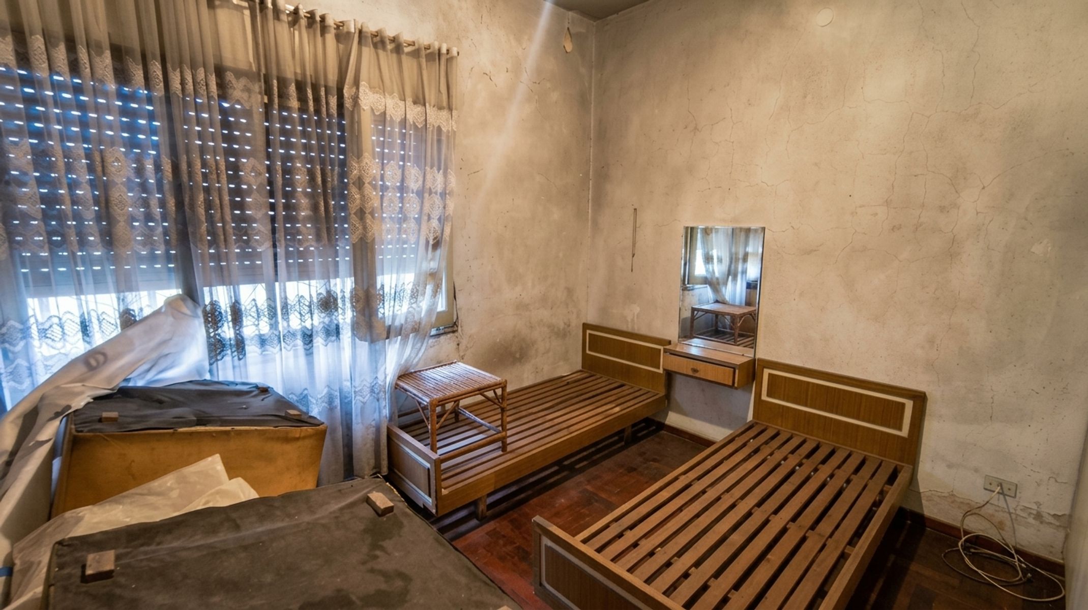 Sólida Casa de Dos Dormitorios con Local/Garaje Cubierto — foto 3