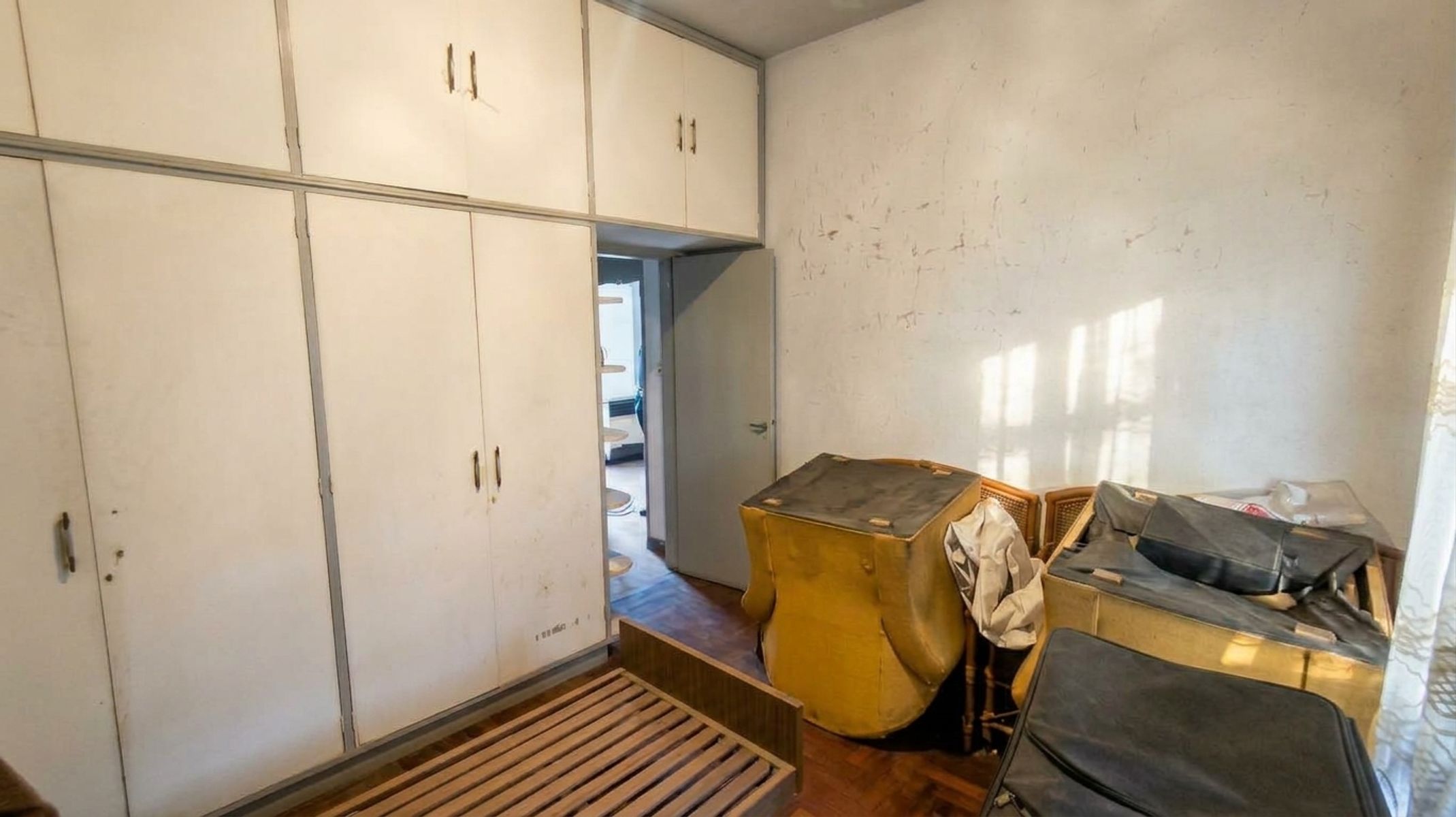 Sólida Casa de Dos Dormitorios con Local/Garaje Cubierto — foto 5