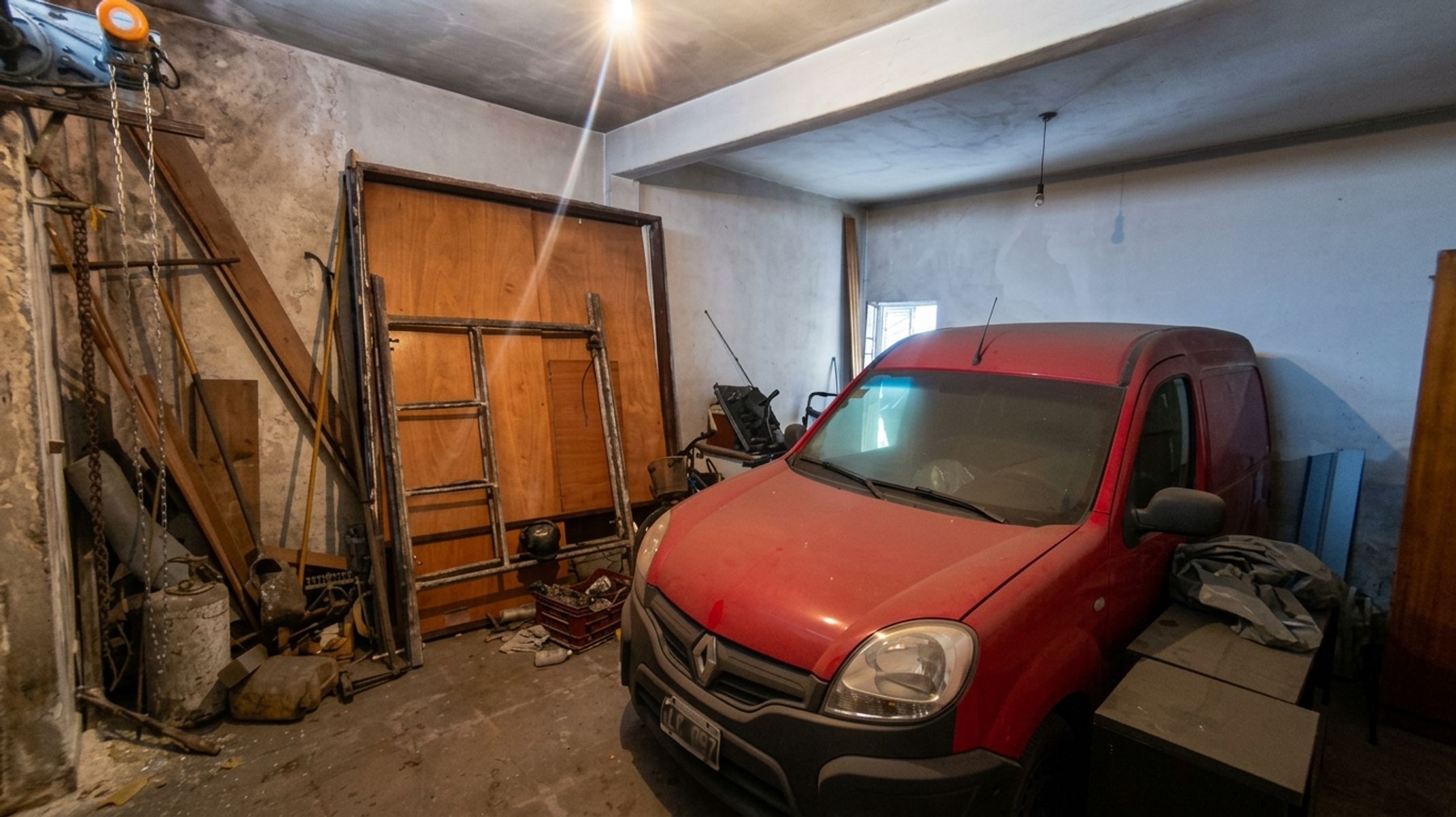 Sólida Casa de Dos Dormitorios con Local/Garaje Cubierto — foto 10