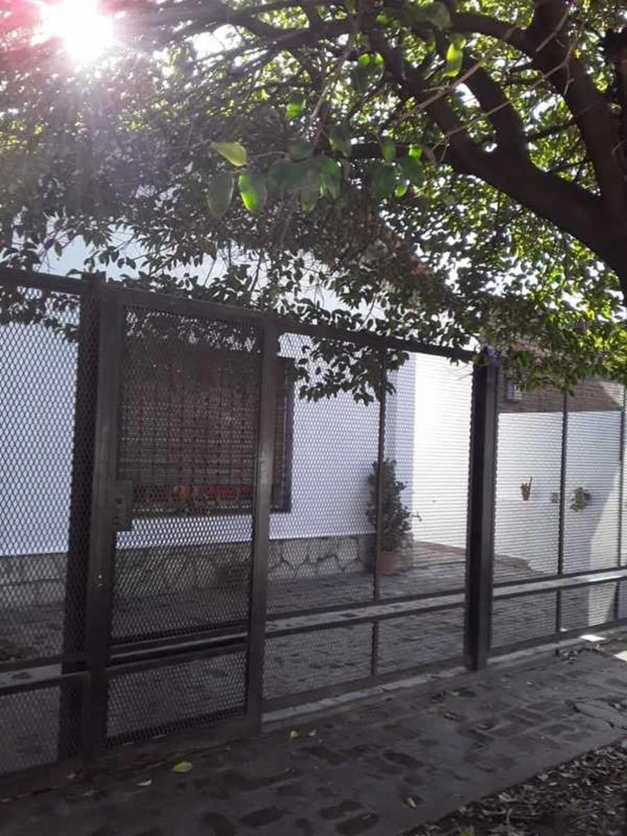 CASA 5 AMBIENTES SOBRE LOTE DE 500 MTS 5 ambientes - 2 baños - 2 cocheras