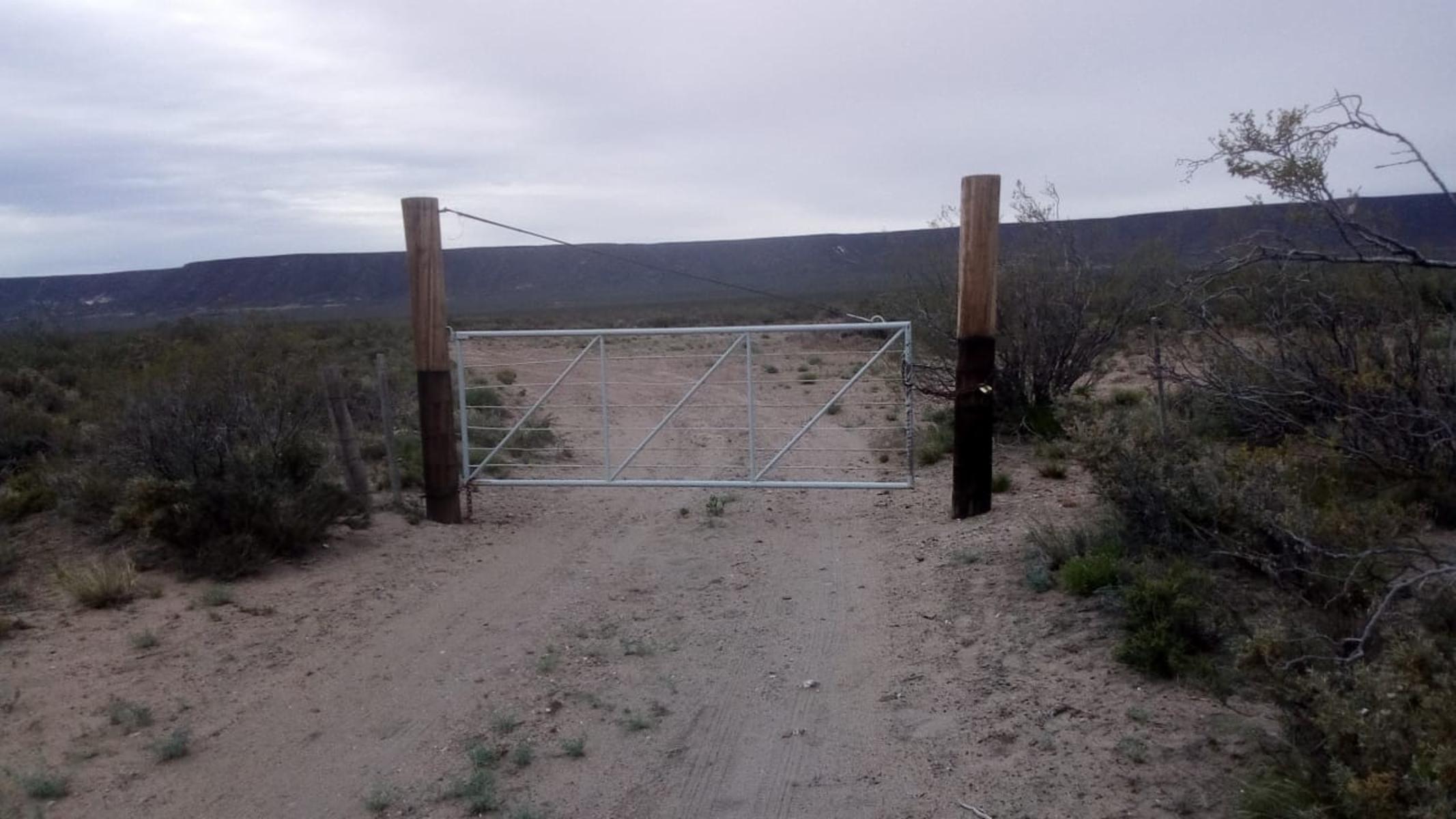 VENDO DOS CAMPOS EN LIMAY MAHUIDA, LA PAMPA . 5000 HECTAREAS - 7