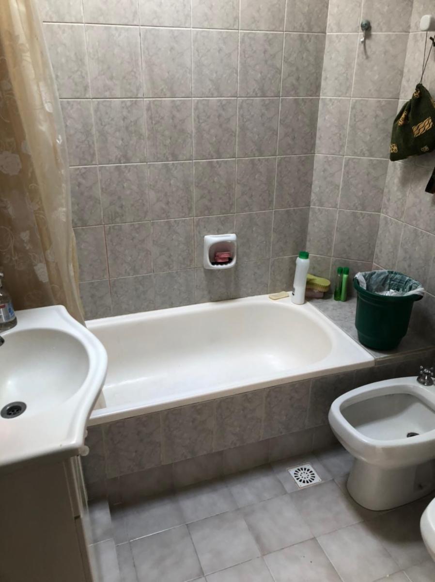 CASA 5 AMBIENTES CON PATIO COCHERA Y TERRAZA MAS DPTO PLANTA ALTA EN BELLA VISTA — foto 8