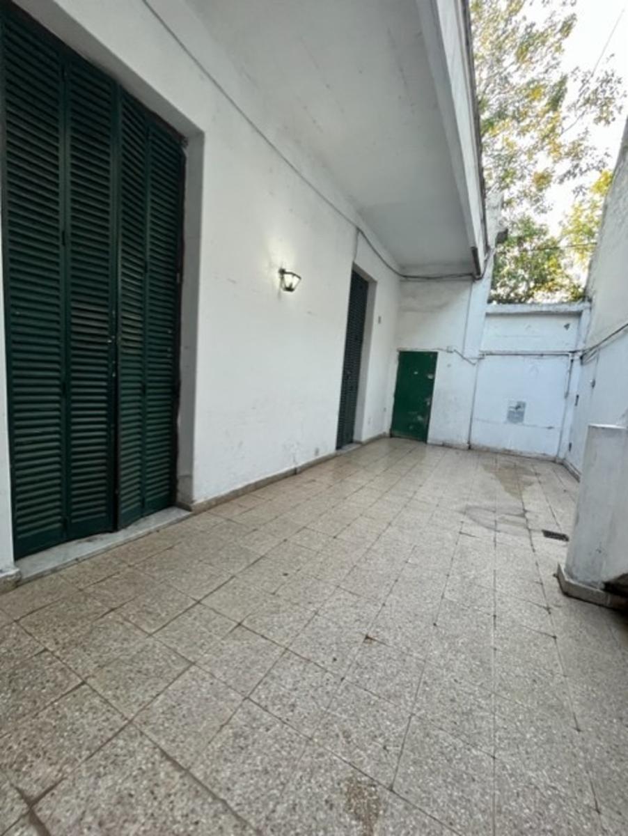 CASA EN VENTA EN FLORES — foto 2