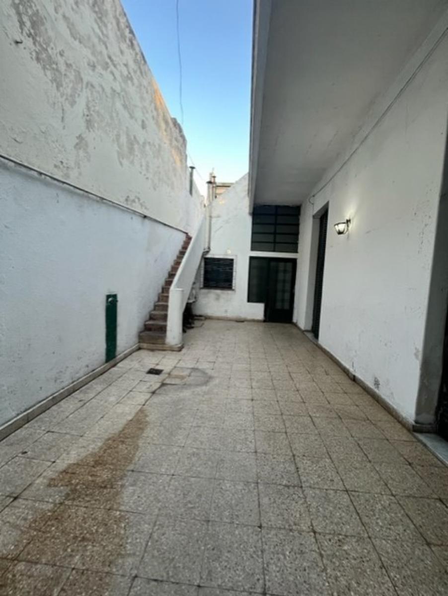 CASA EN VENTA EN FLORES — foto 4