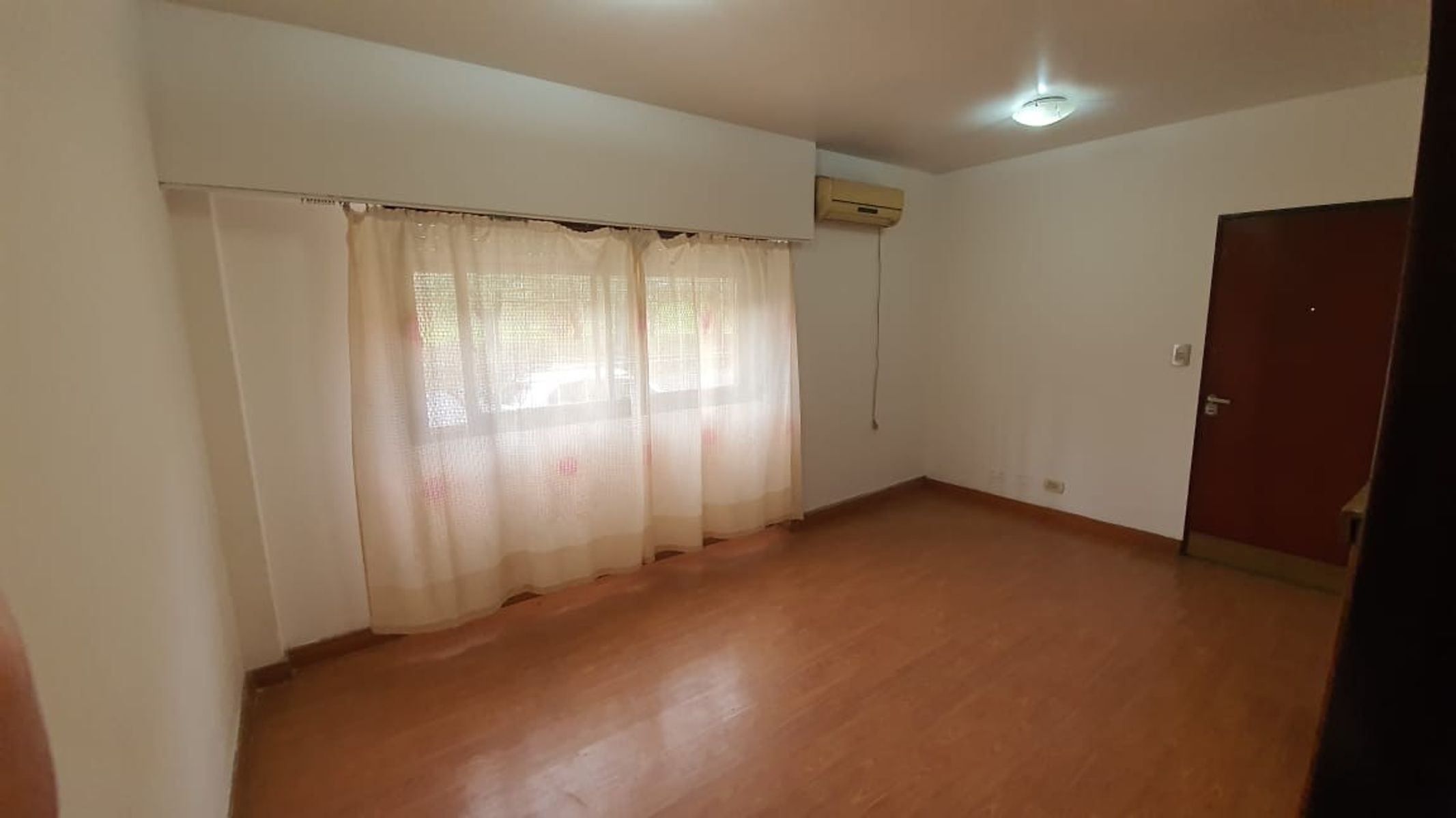 SE VENDE DPTO AL FRENTE 2 AMB. PB CON PATIO EN LOMAS DEL MIRADOR — foto 3