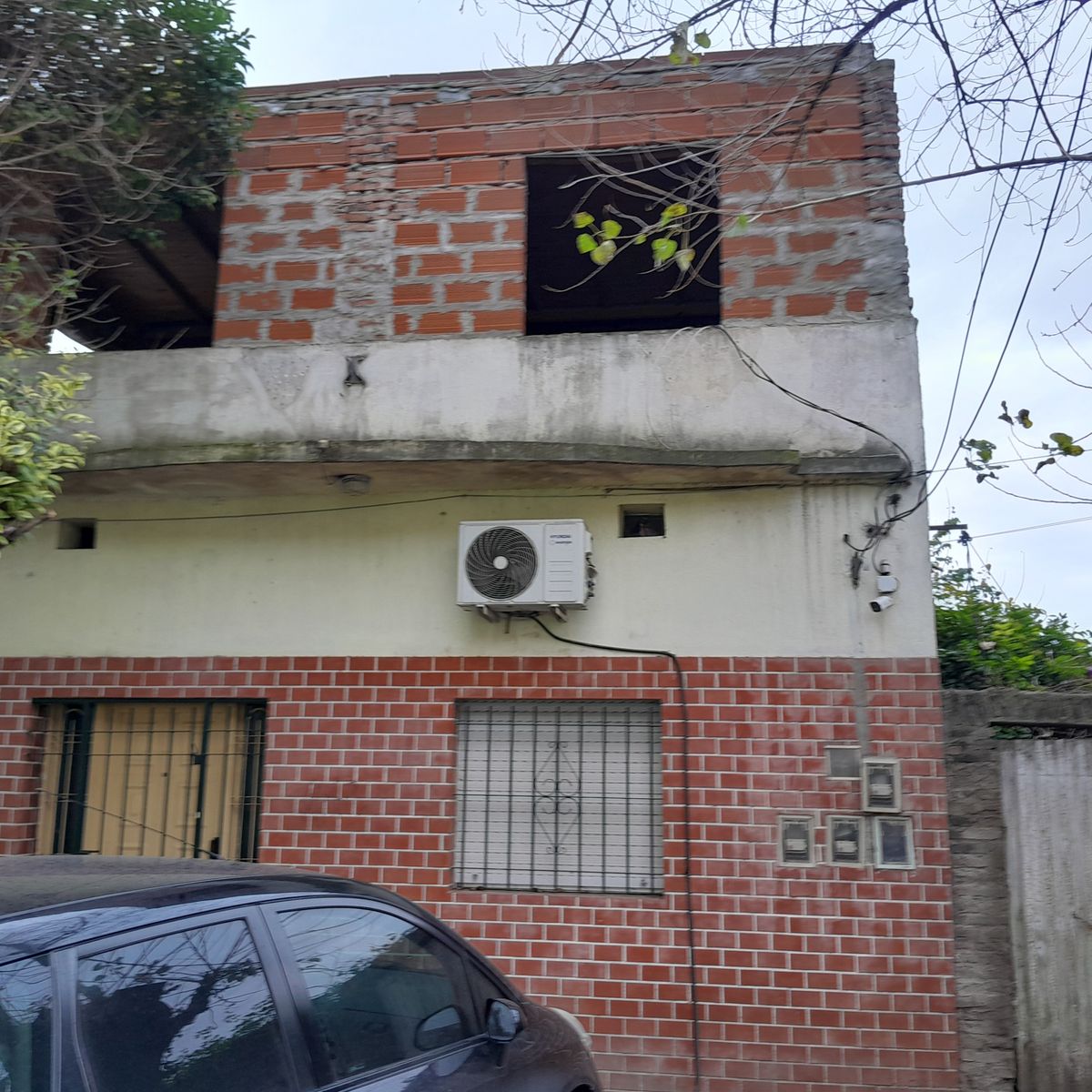 SE VENDE CASA 220M2 CUBIERTOS EN TEMPERLEY — foto 2