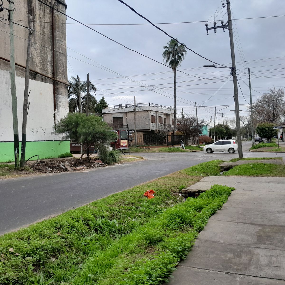 SE VENDE CASA 220M2 CUBIERTOS EN TEMPERLEY — foto 4