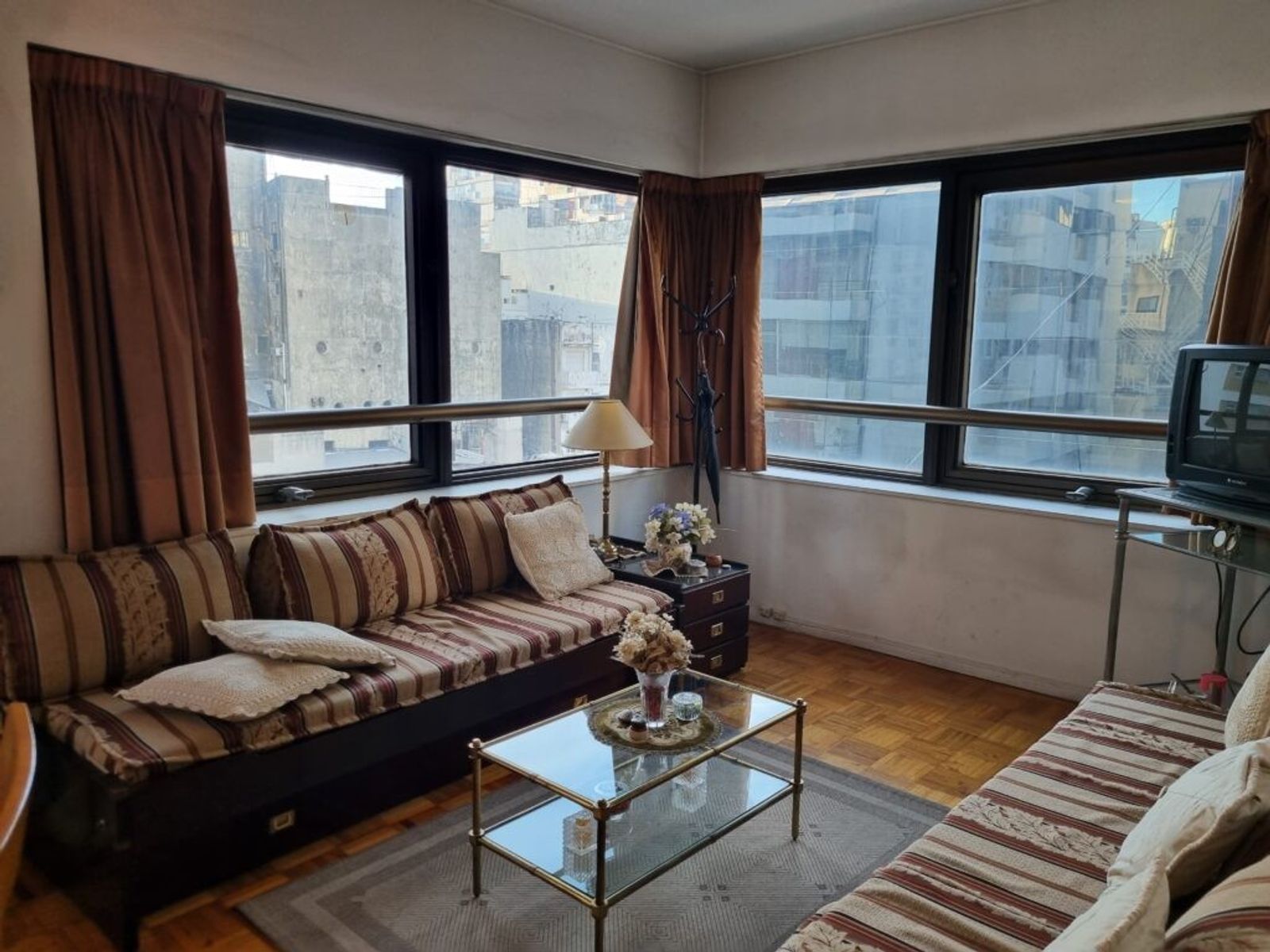 SE VENDE DPTO 2 AMB AL FRENTE CON BALCON PISO 7 EN BARRIO NORTE — foto 2