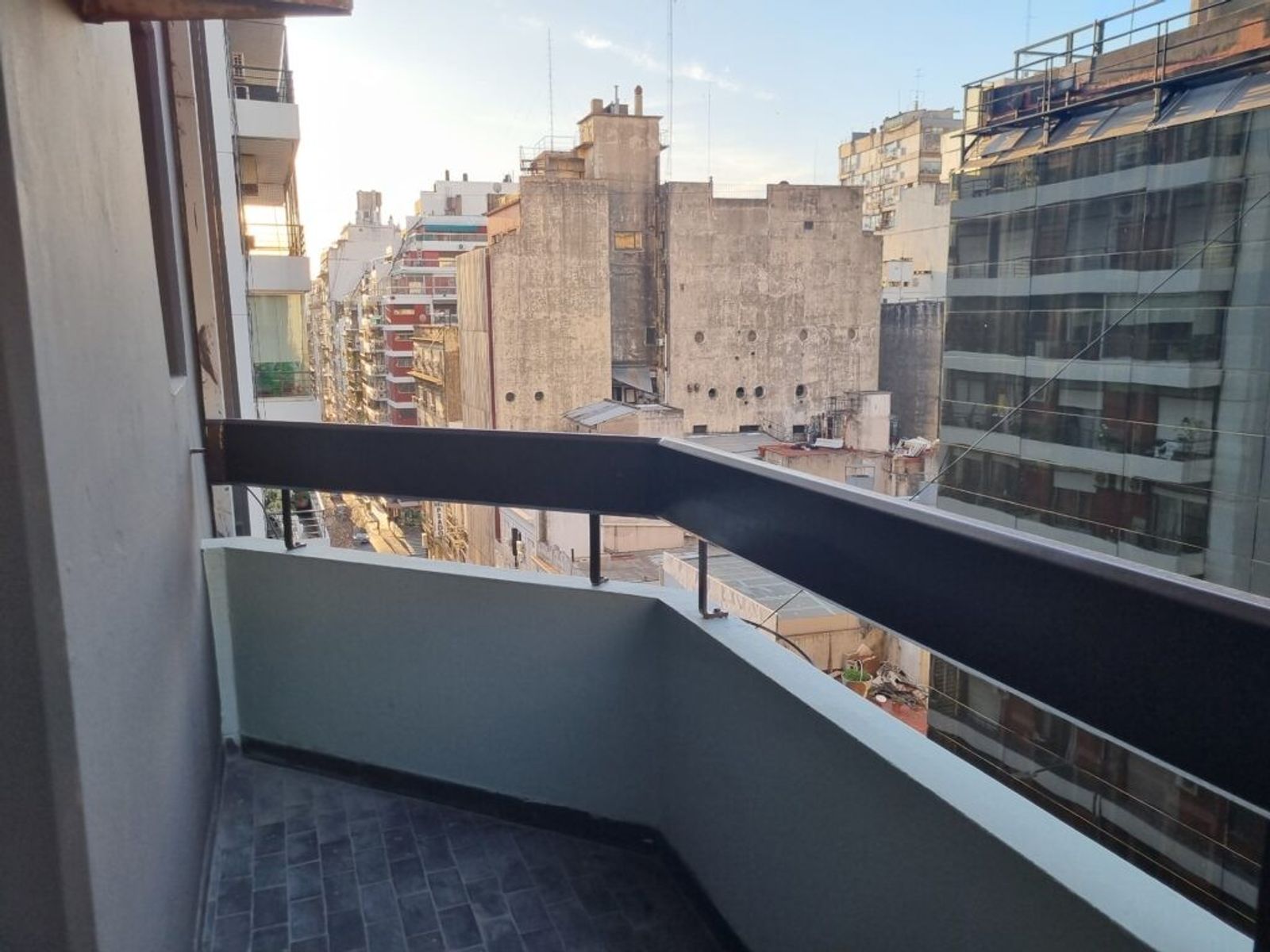SE VENDE DPTO 2 AMB AL FRENTE CON BALCON PISO 7 EN BARRIO NORTE — foto 6