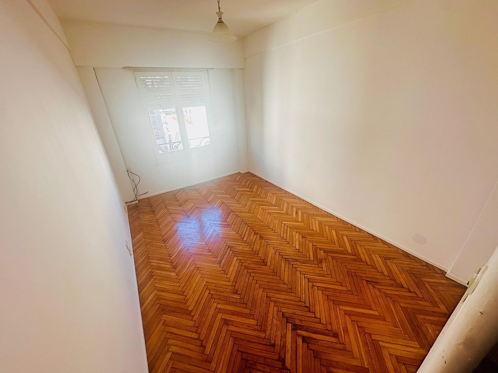 SE VENDE DPTO TRES AMBIENTES EN BALVANERA