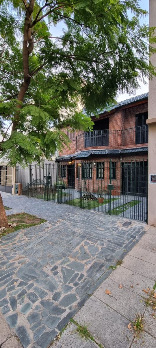 SE VENDE CASA 7 AMB. EN RAMOS MEJIAS APTO CREDITO