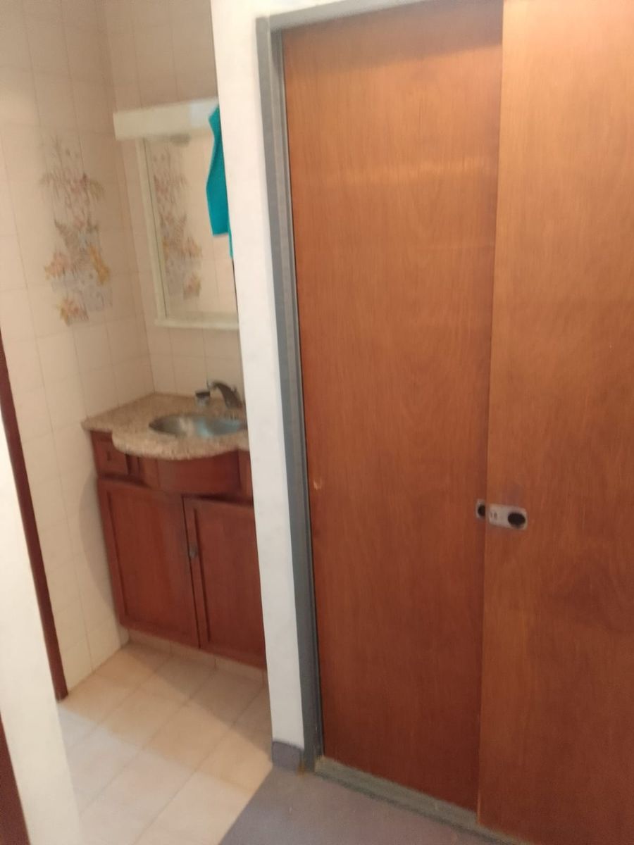 SE VENDE CASA 7 AMB. EN RAMOS MEJIAS APTO CREDITO — foto 5