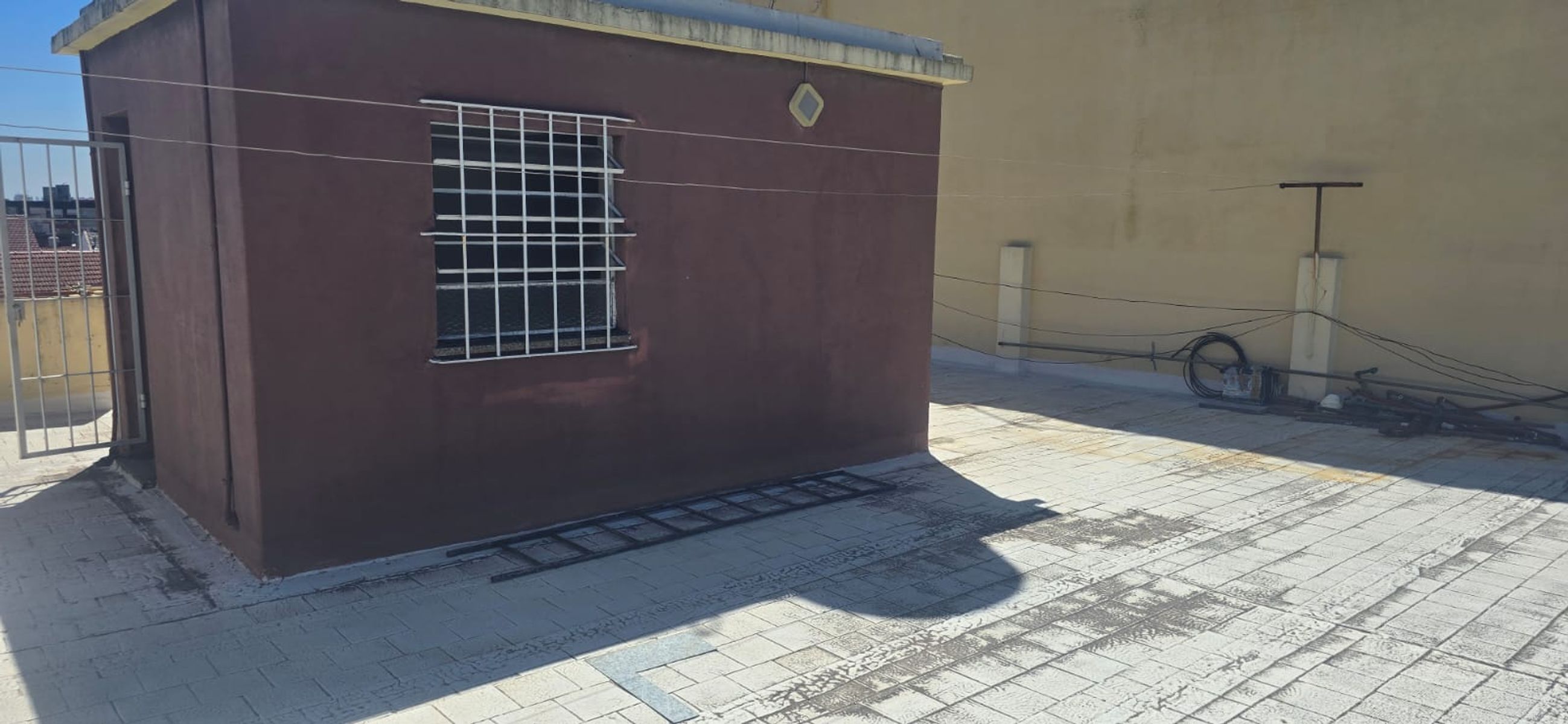 SE VENDE DPTO AL FRENTE CON BALCON Y TERRAZA