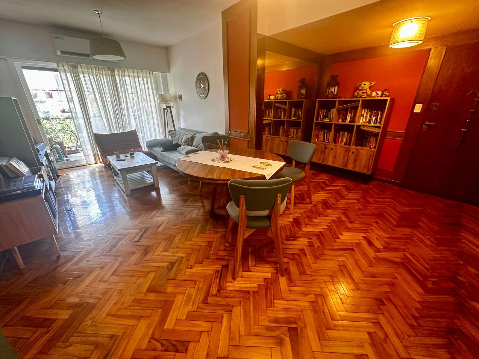 SE VENDE DPTO 3AMB. muy luminoso EXCELENTE estado al frente CON BALCON en BARRIO NORTE — foto 2