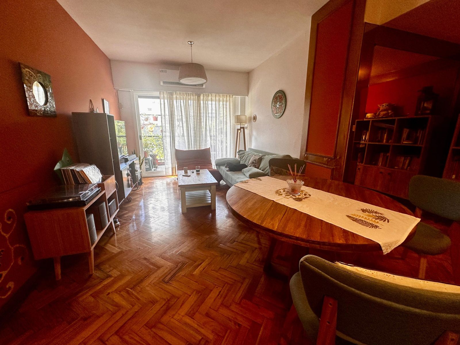 SE VENDE DPTO 3AMB. muy luminoso EXCELENTE estado al frente CON BALCON en BARRIO NORTE — foto 3