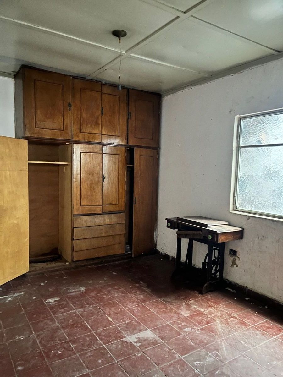 SE VENDE CASA A REFACCIONAR EN FLORES — foto 2