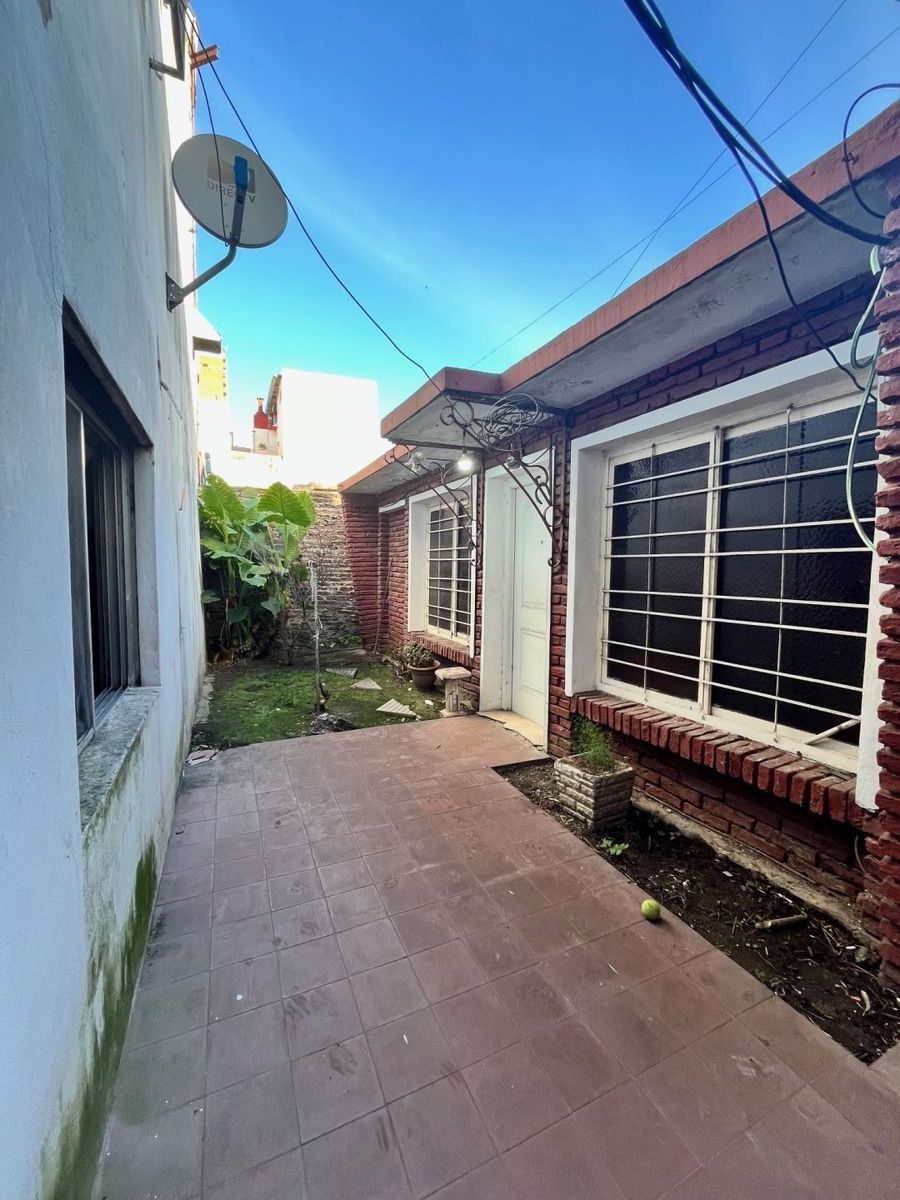 SE VENDE CASA A REFACCIONAR EN FLORES — foto 4