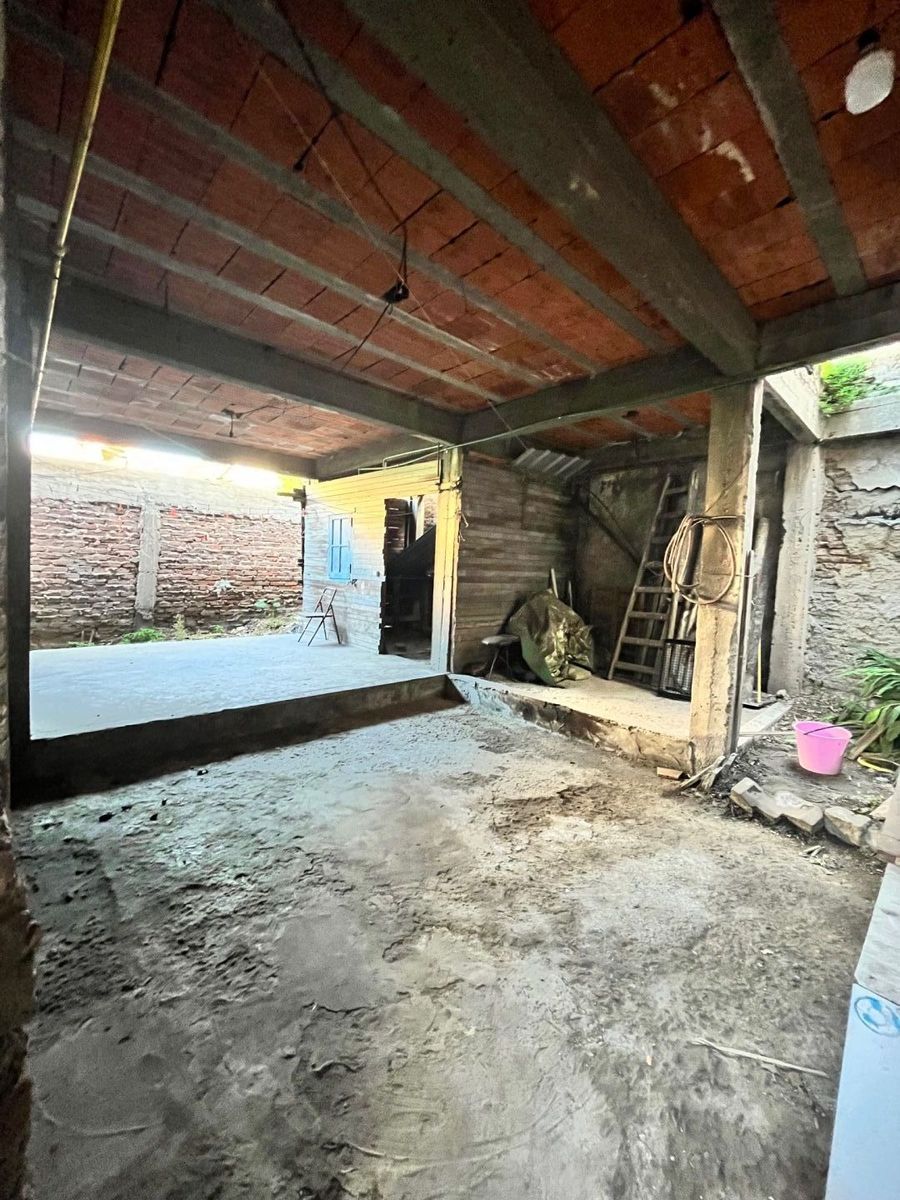 SE VENDE CASA A REFACCIONAR EN FLORES — foto 5