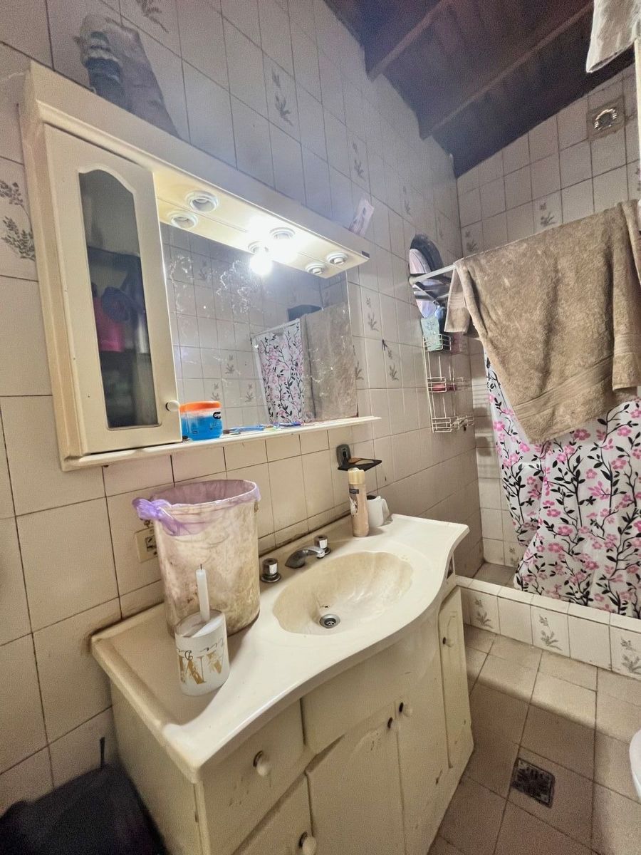 SE VENDE CASA A REFACCIONAR EN FLORES — foto 12