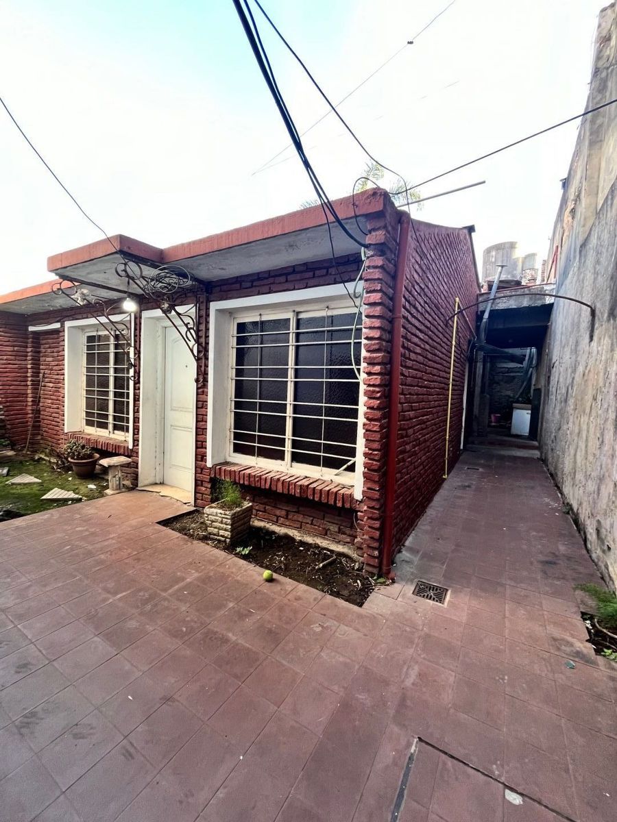 SE VENDE CASA A REFACCIONAR EN FLORES — foto 14