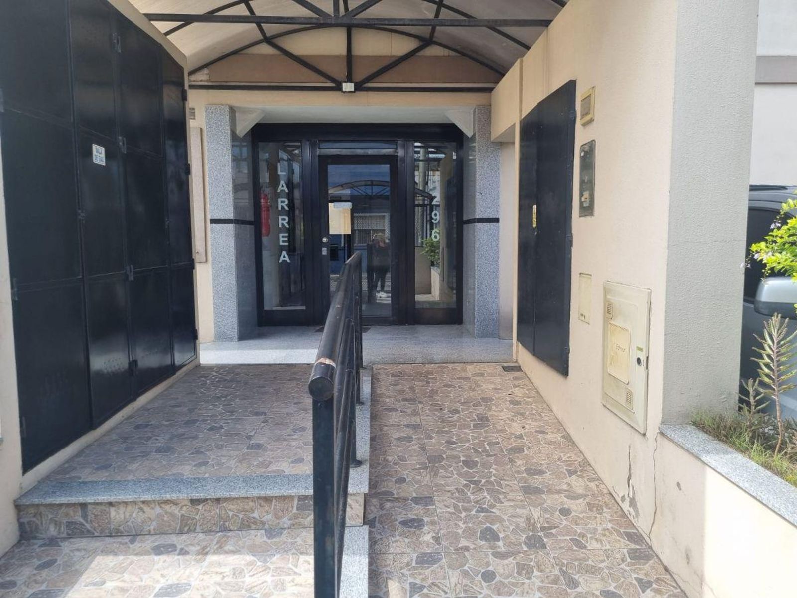 VENTA 2 AMB. AL FRENTE C/COCHERA EN RAMOS MEJIAS - 1