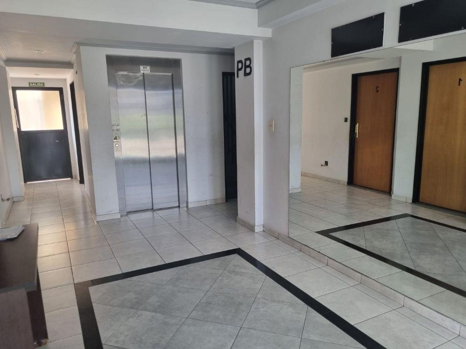 VENTA 2 AMB. AL FRENTE C/COCHERA EN RAMOS MEJIAS - 2