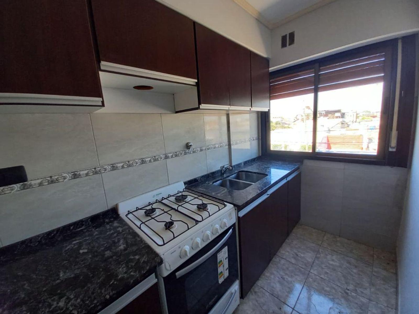 VENTA 2 AMB. AL FRENTE C/COCHERA EN RAMOS MEJIAS - 4