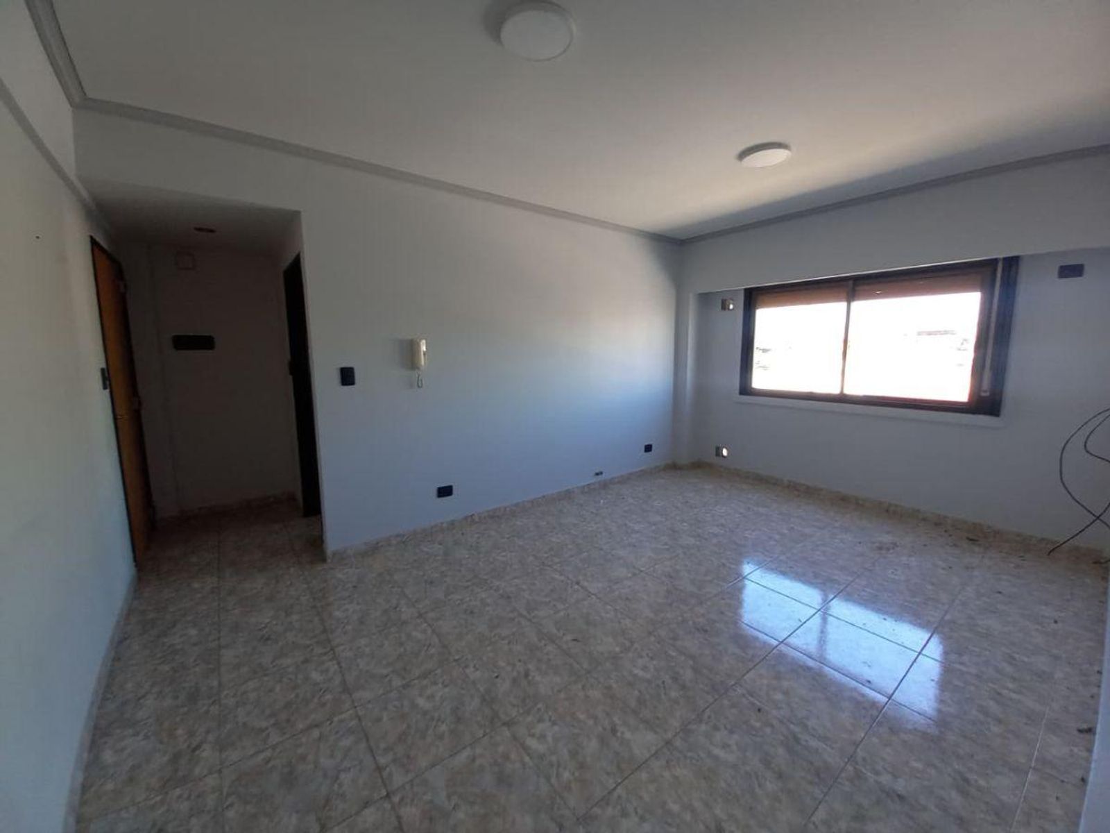 VENTA 2 AMB. AL FRENTE C/COCHERA EN RAMOS MEJIAS - 7