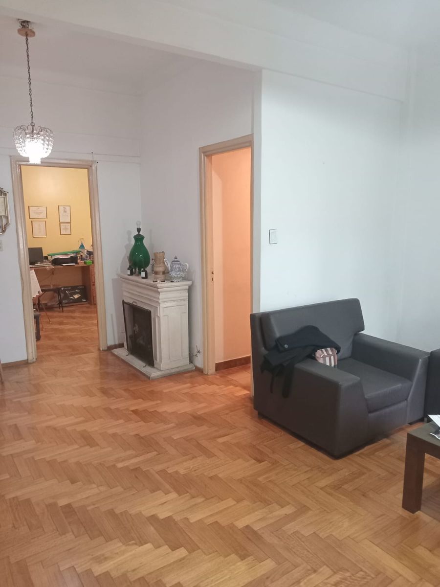 SE DPTO TIPO CASA CON BALCON AL FRENTE EN ALMAGRO — foto 2