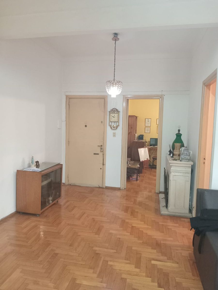 SE DPTO TIPO CASA CON BALCON AL FRENTE EN ALMAGRO — foto 3