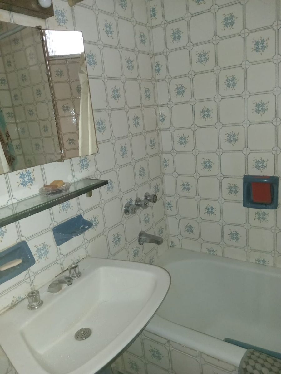 SE DPTO TIPO CASA CON BALCON AL FRENTE EN ALMAGRO — foto 11