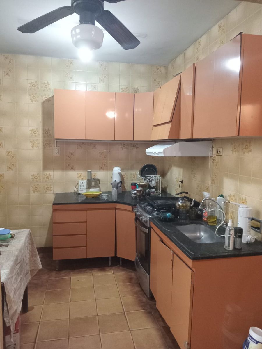 SE DPTO TIPO CASA CON BALCON AL FRENTE EN ALMAGRO — foto 15
