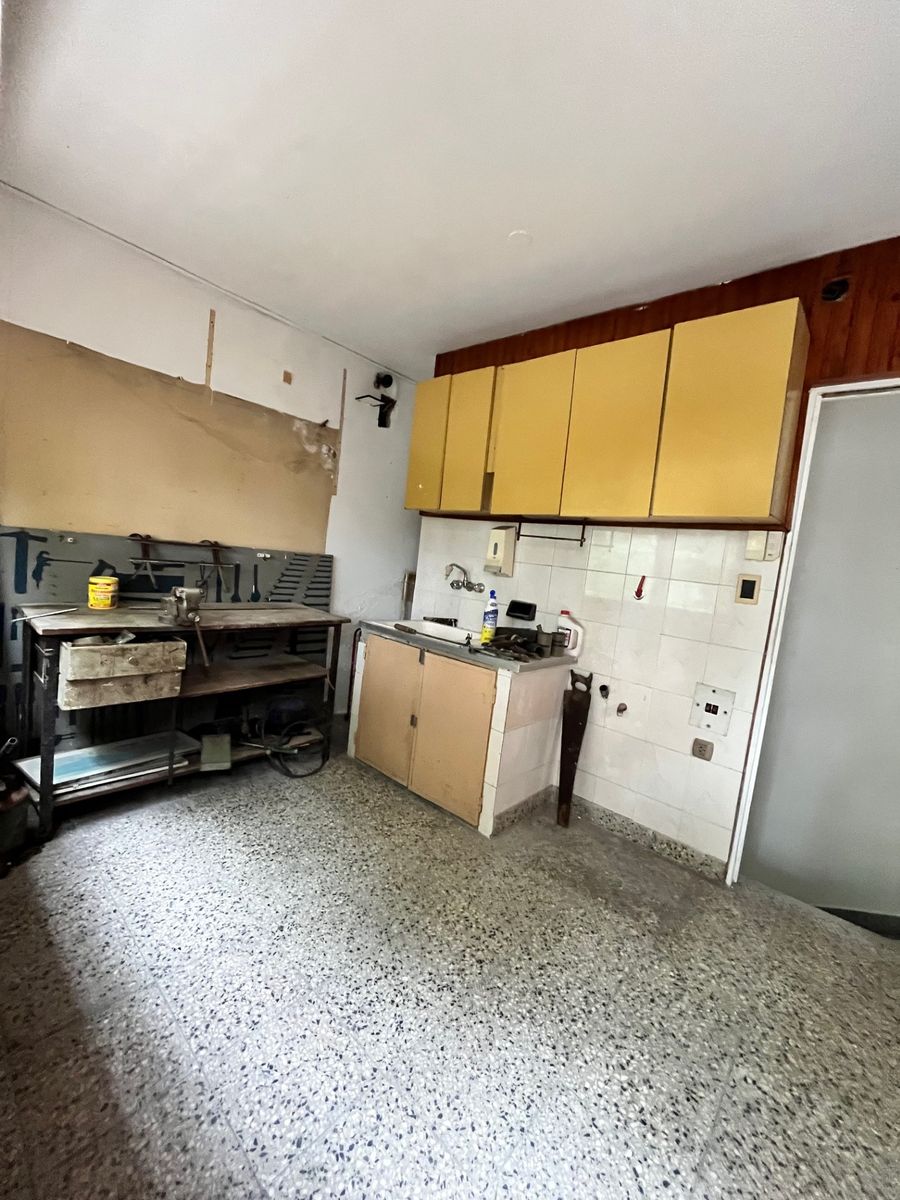 SE VENDE CASA CON PATIO Y TERRAZA EN FLORES - 5