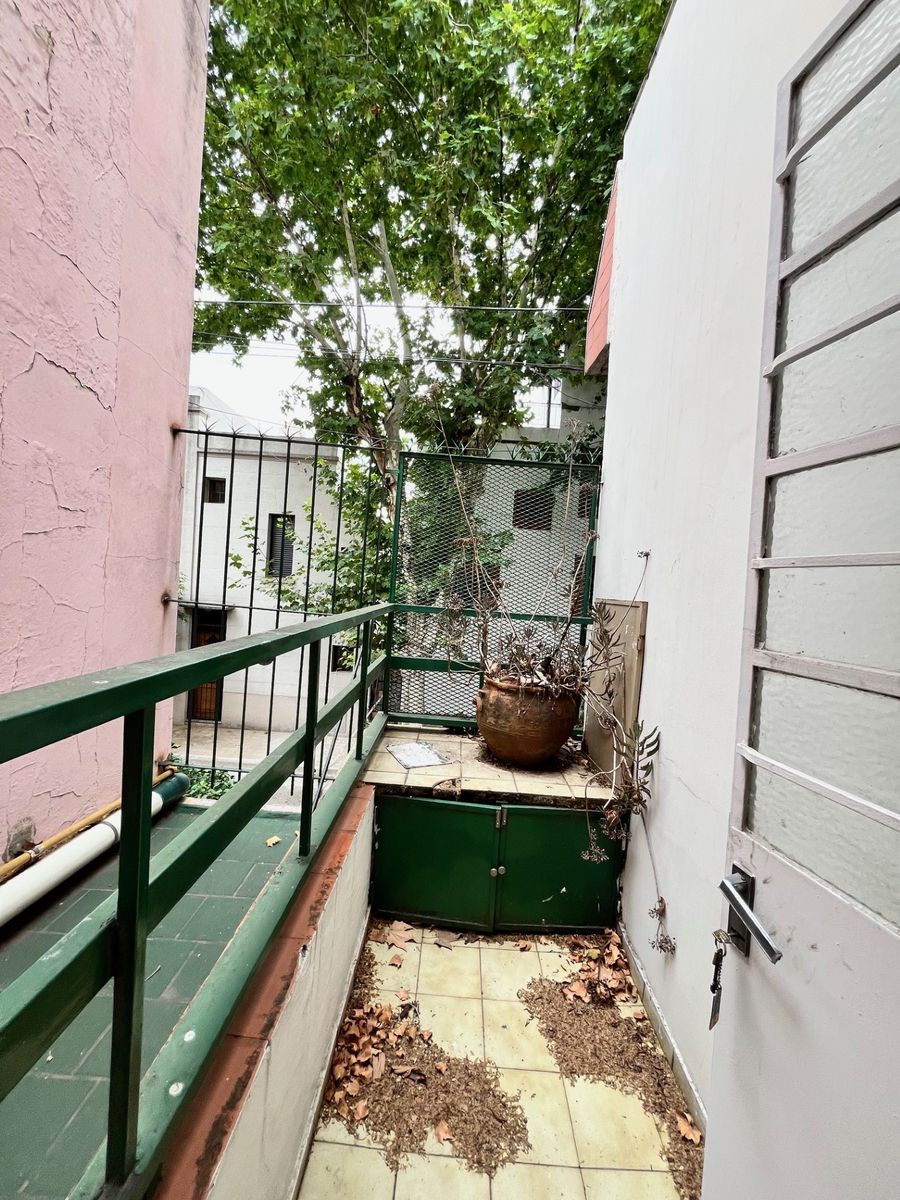 SE VENDE CASA CON PATIO Y TERRAZA EN FLORES - 24