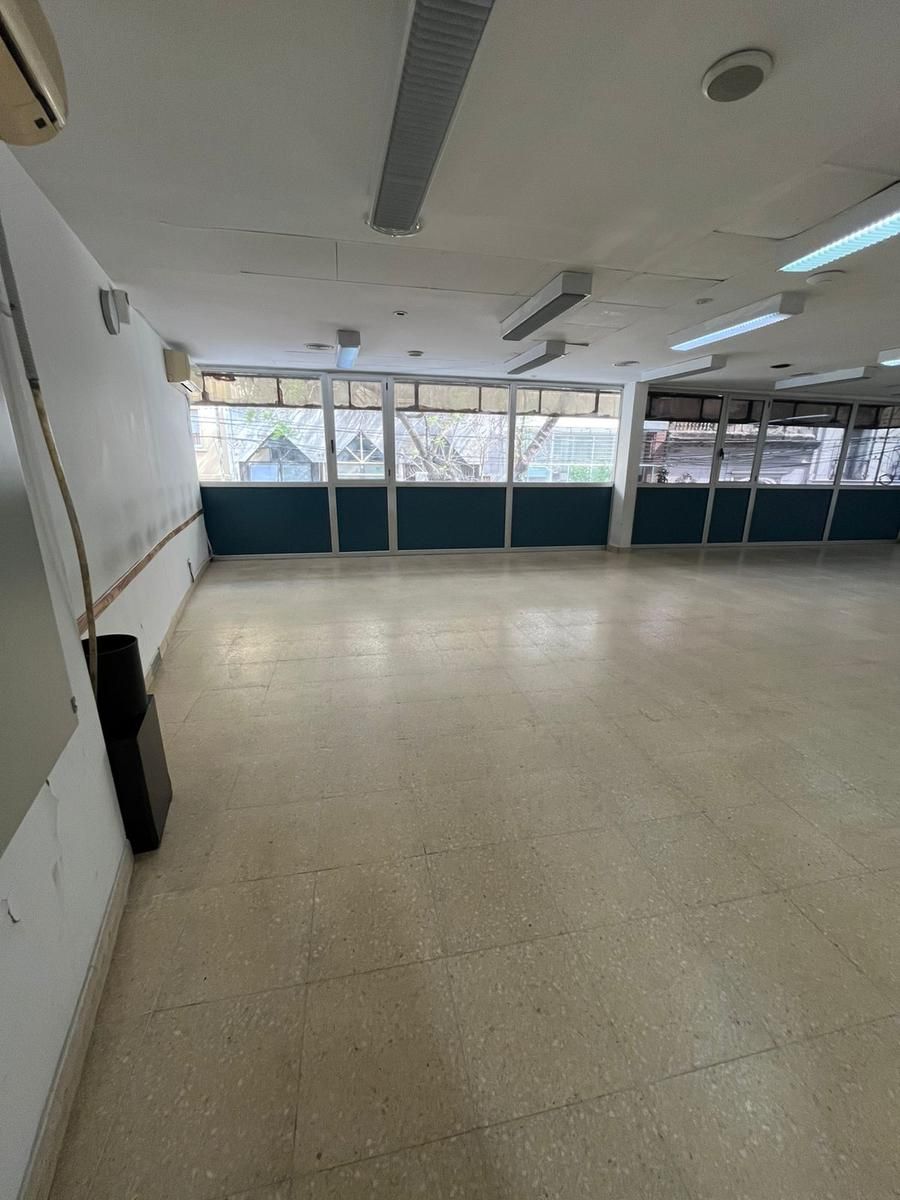 SE VENDE OFICINA DE 320 M2 EN BALVANERA - 2